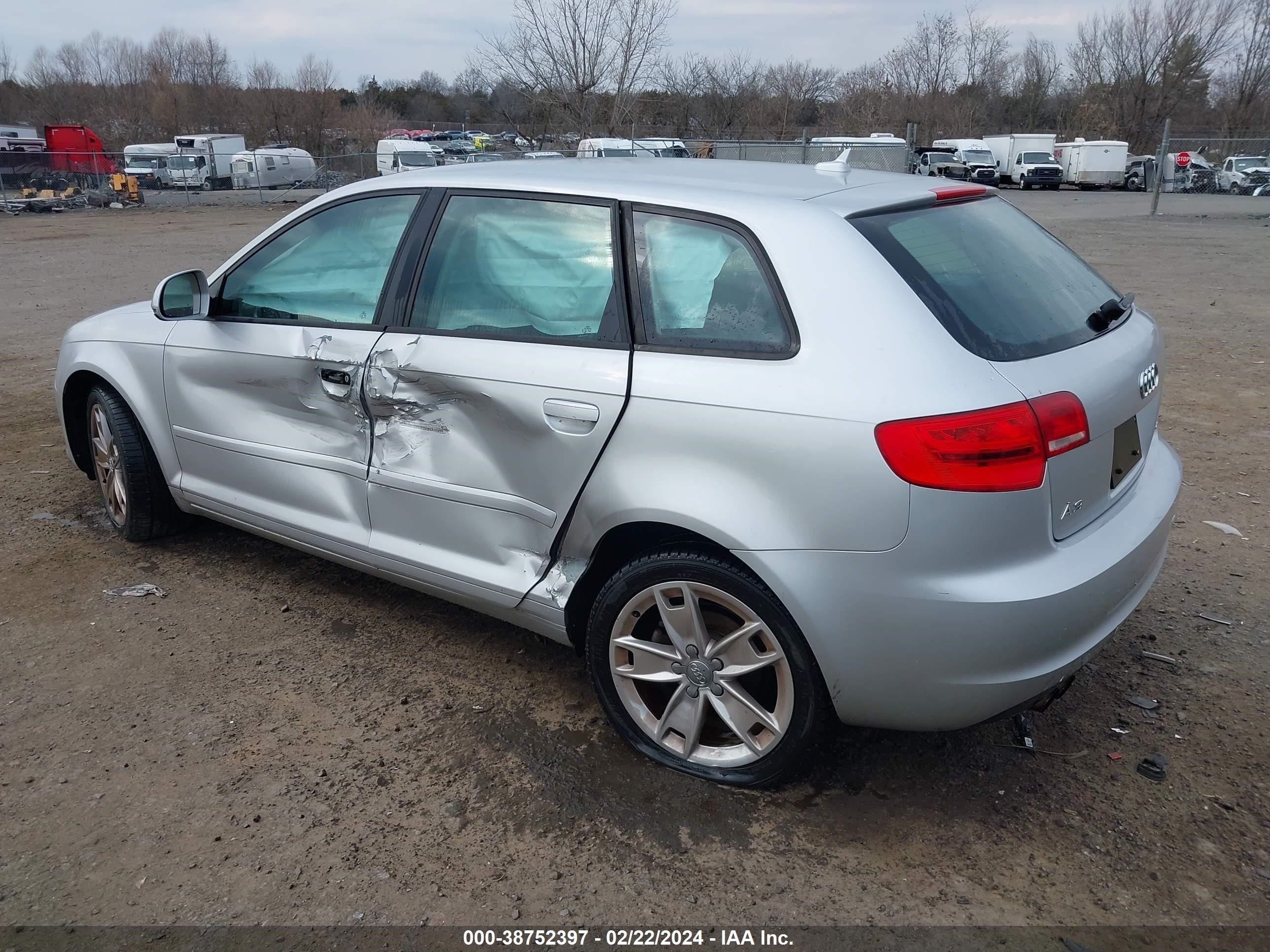 Photo 2 VIN: WAUHF78PX9A081685 - AUDI A3 