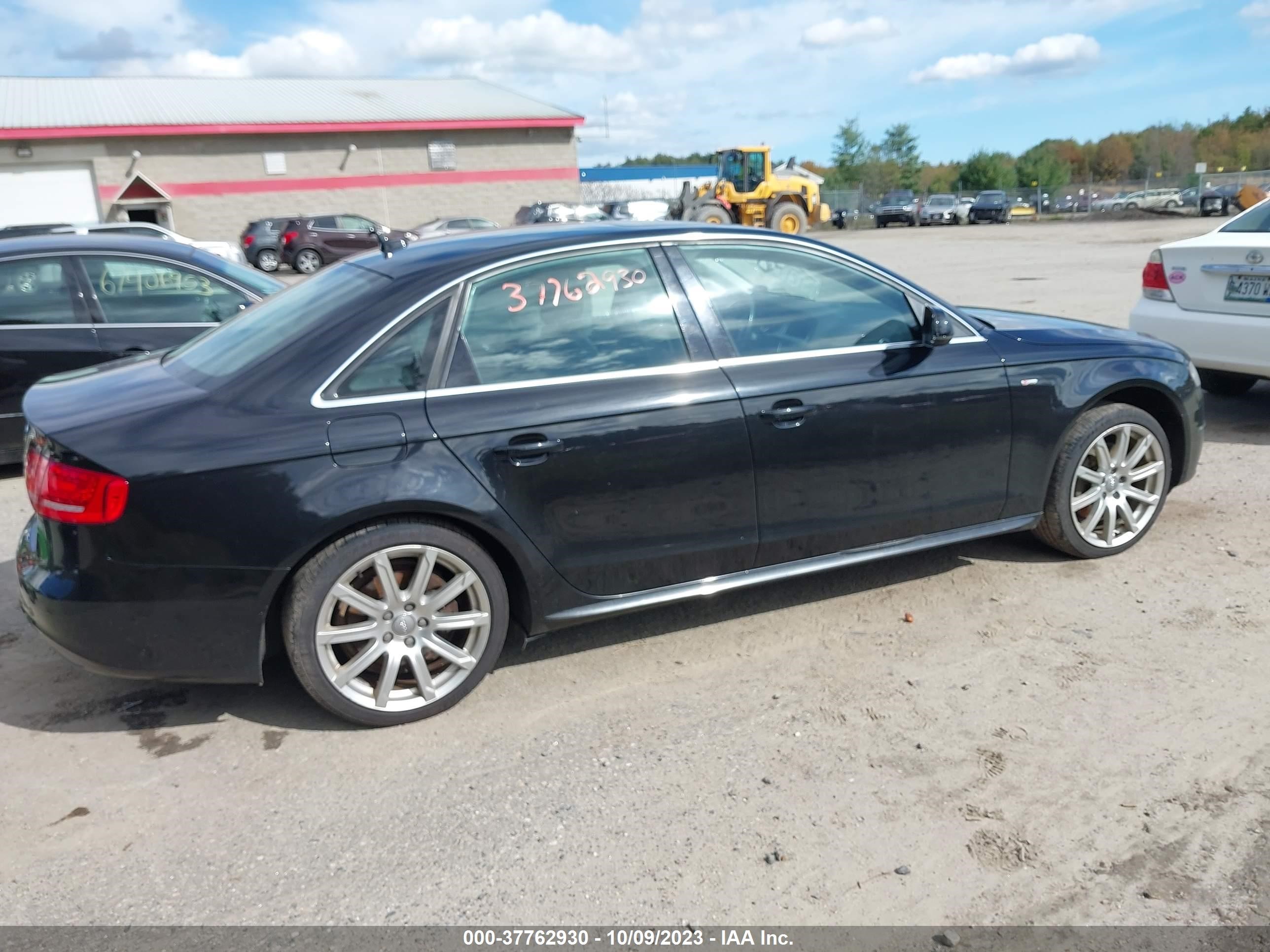 Photo 12 VIN: WAUHFAFL2CN018223 - AUDI A4 