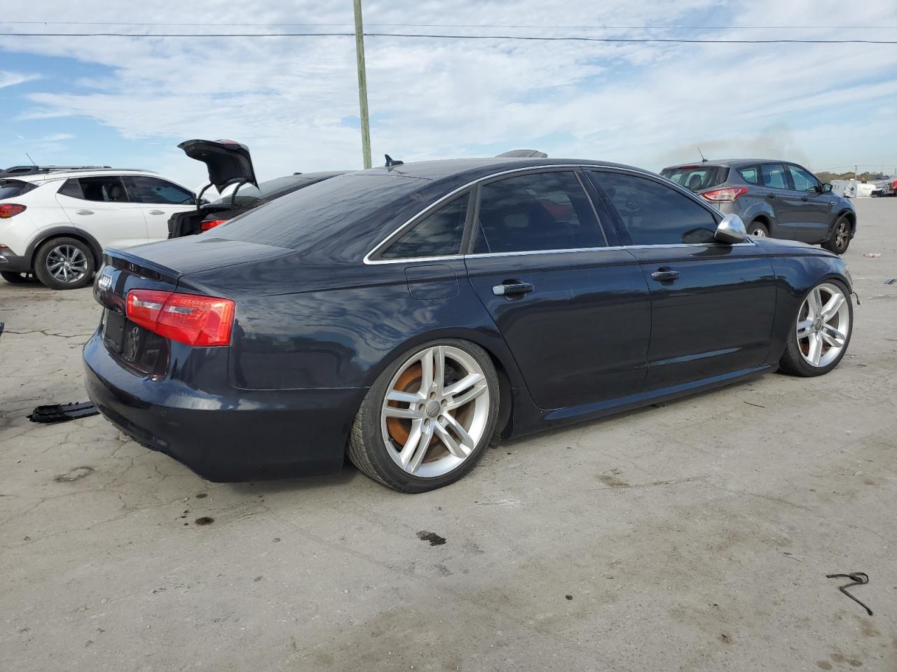 Photo 2 VIN: WAUJ2BFC7DN117334 - AUDI S6 