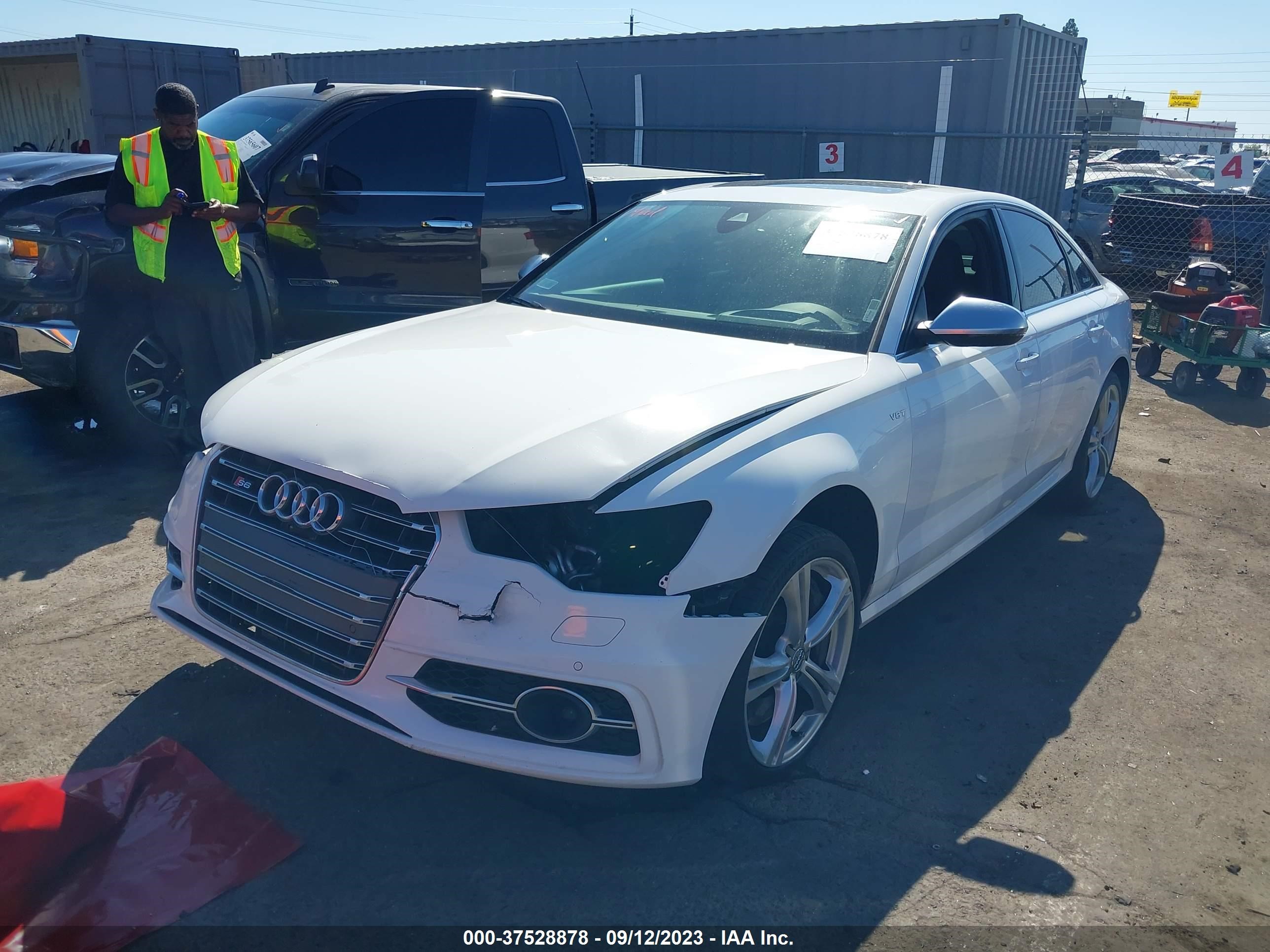 Photo 1 VIN: WAUJ2BFC9DN077760 - AUDI S6 