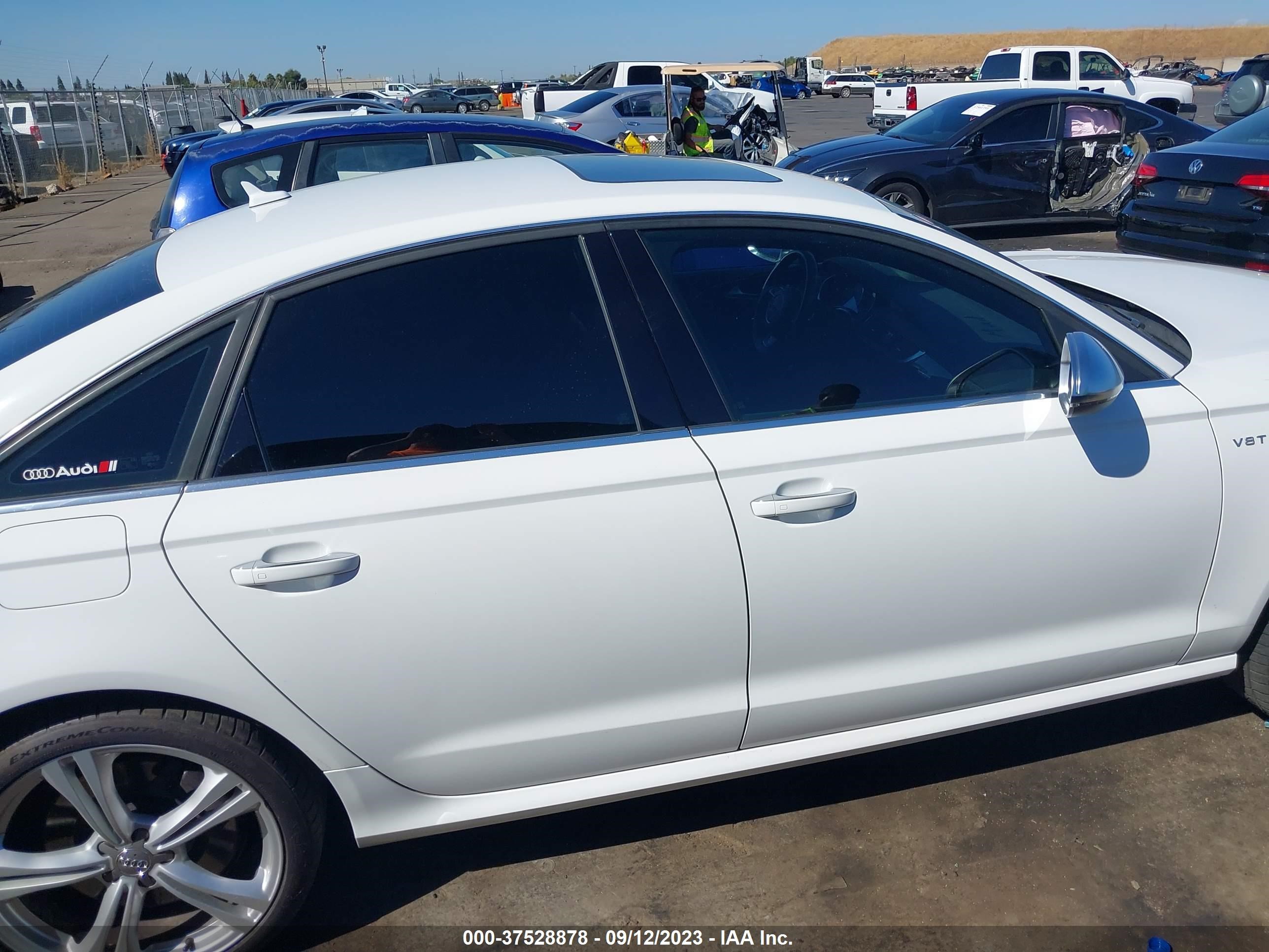 Photo 13 VIN: WAUJ2BFC9DN077760 - AUDI S6 