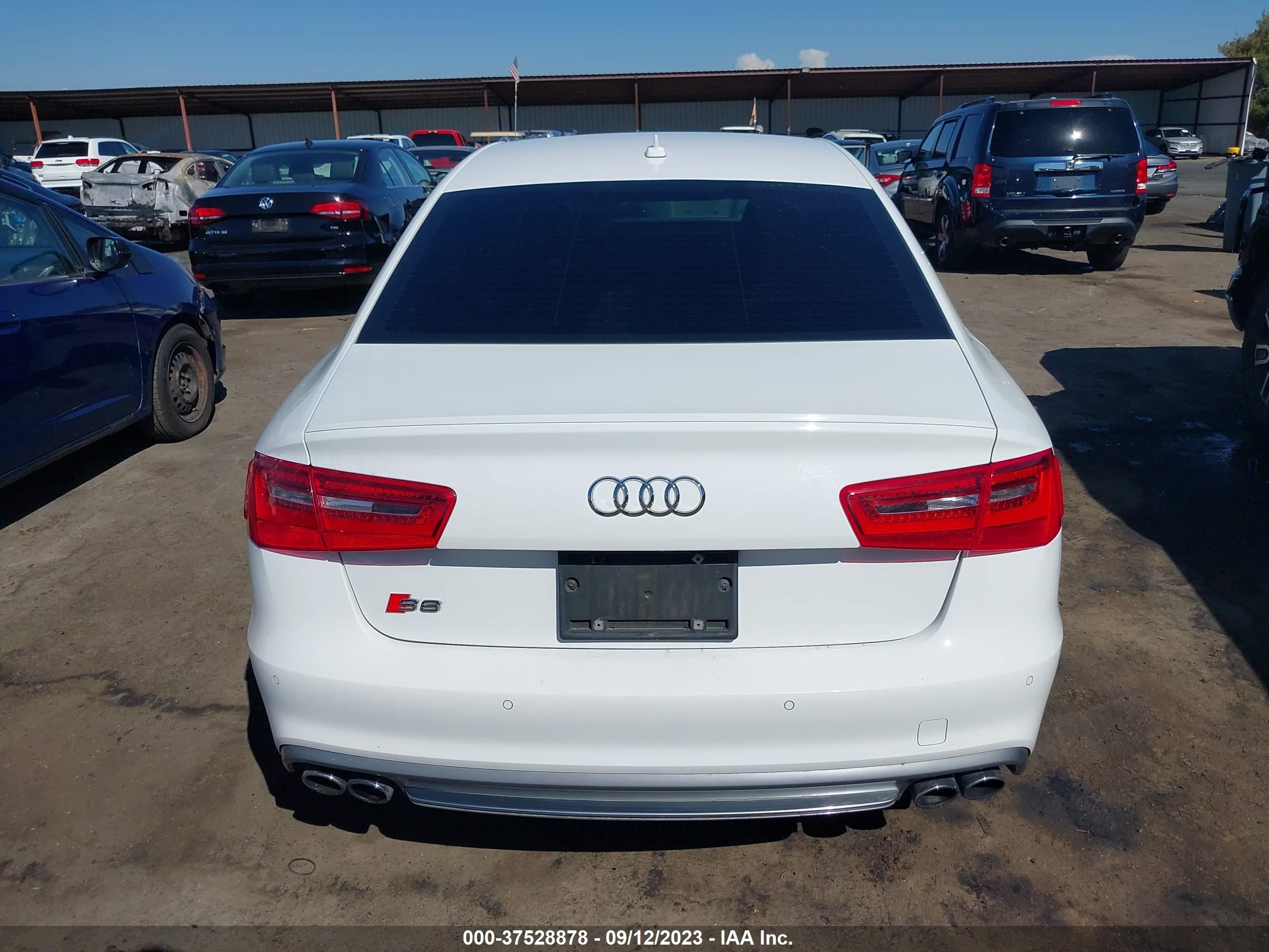 Photo 16 VIN: WAUJ2BFC9DN077760 - AUDI S6 