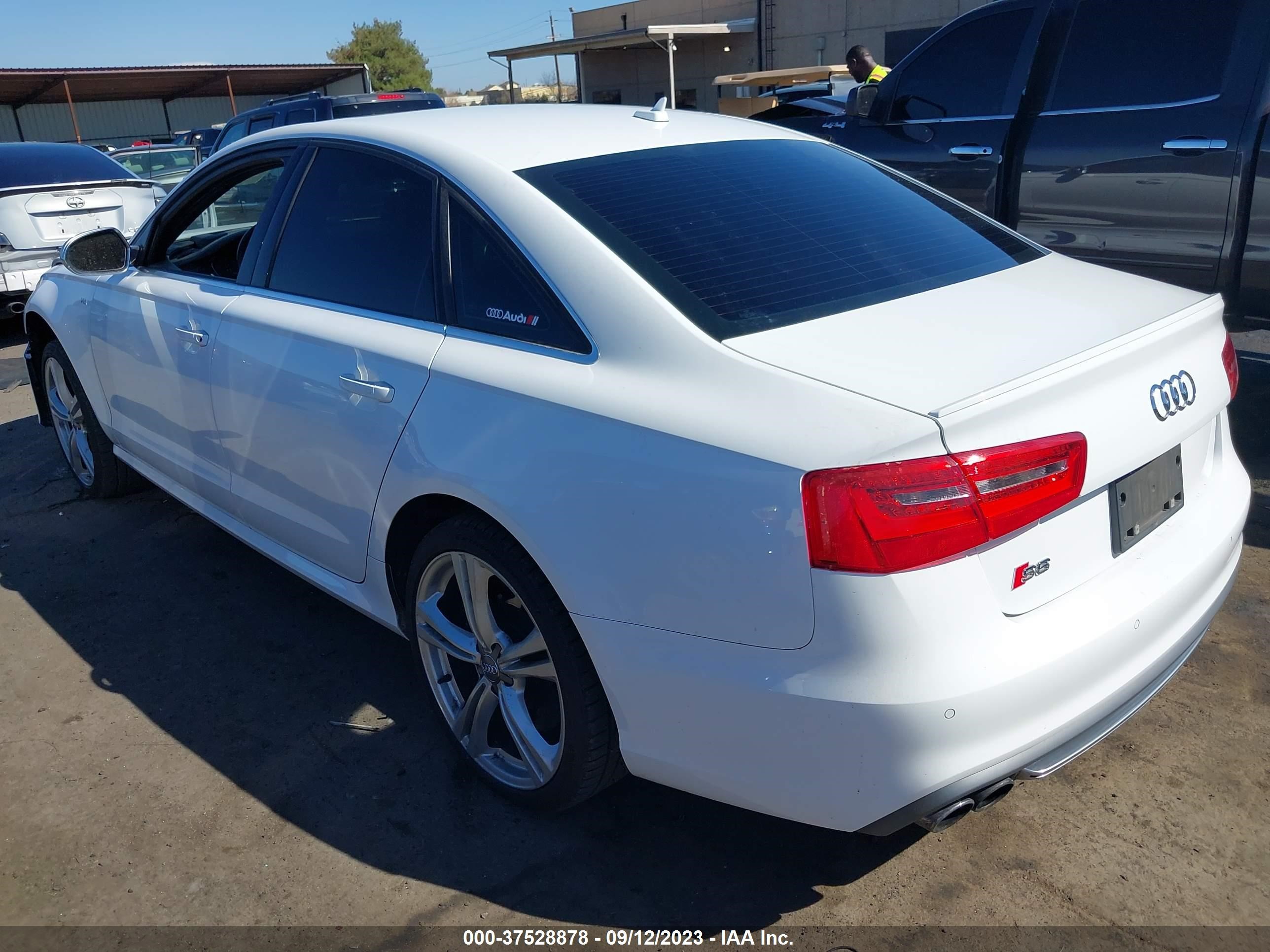 Photo 2 VIN: WAUJ2BFC9DN077760 - AUDI S6 