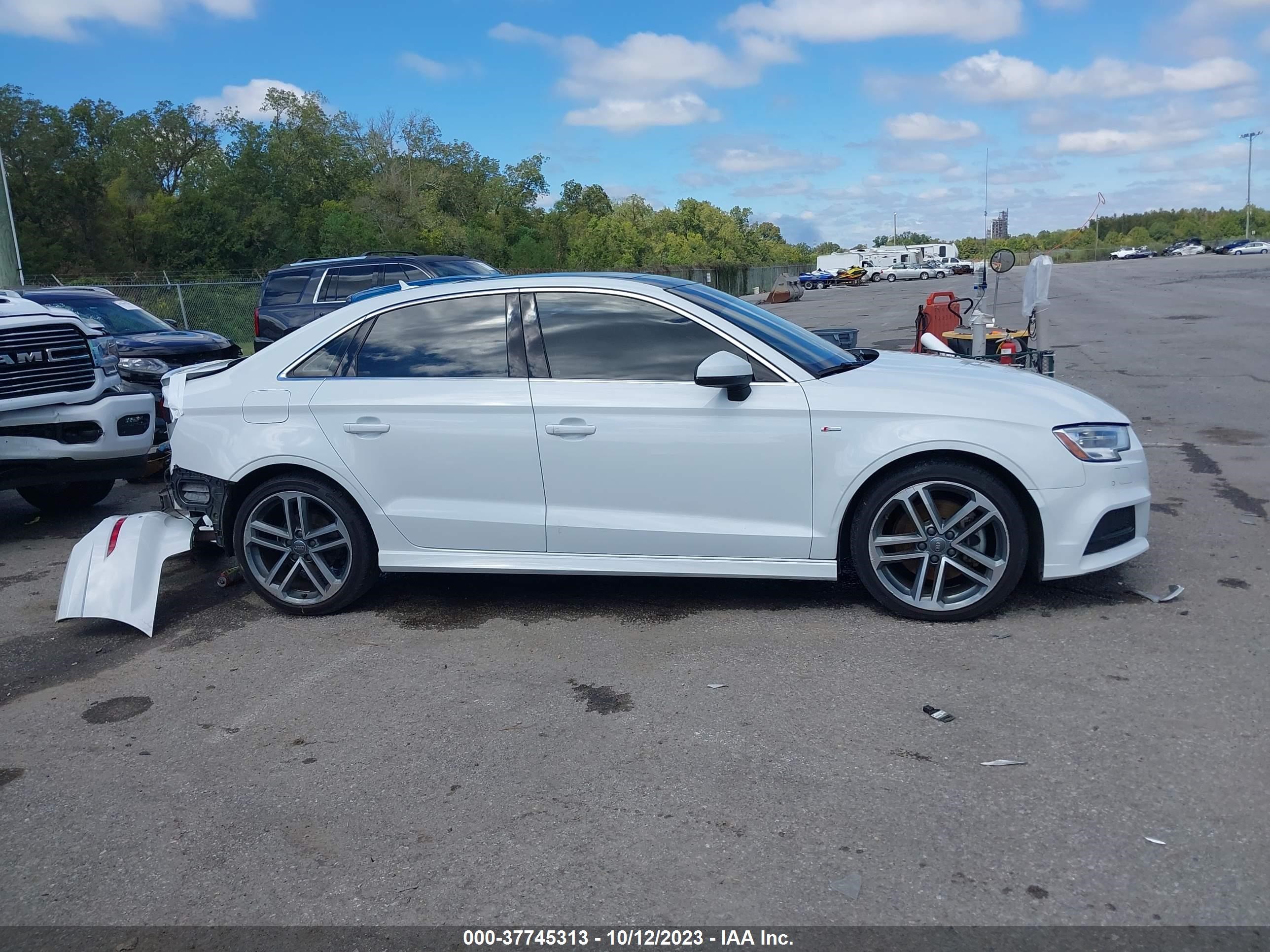 Photo 13 VIN: WAUJ8GFF5J1018228 - AUDI A3 