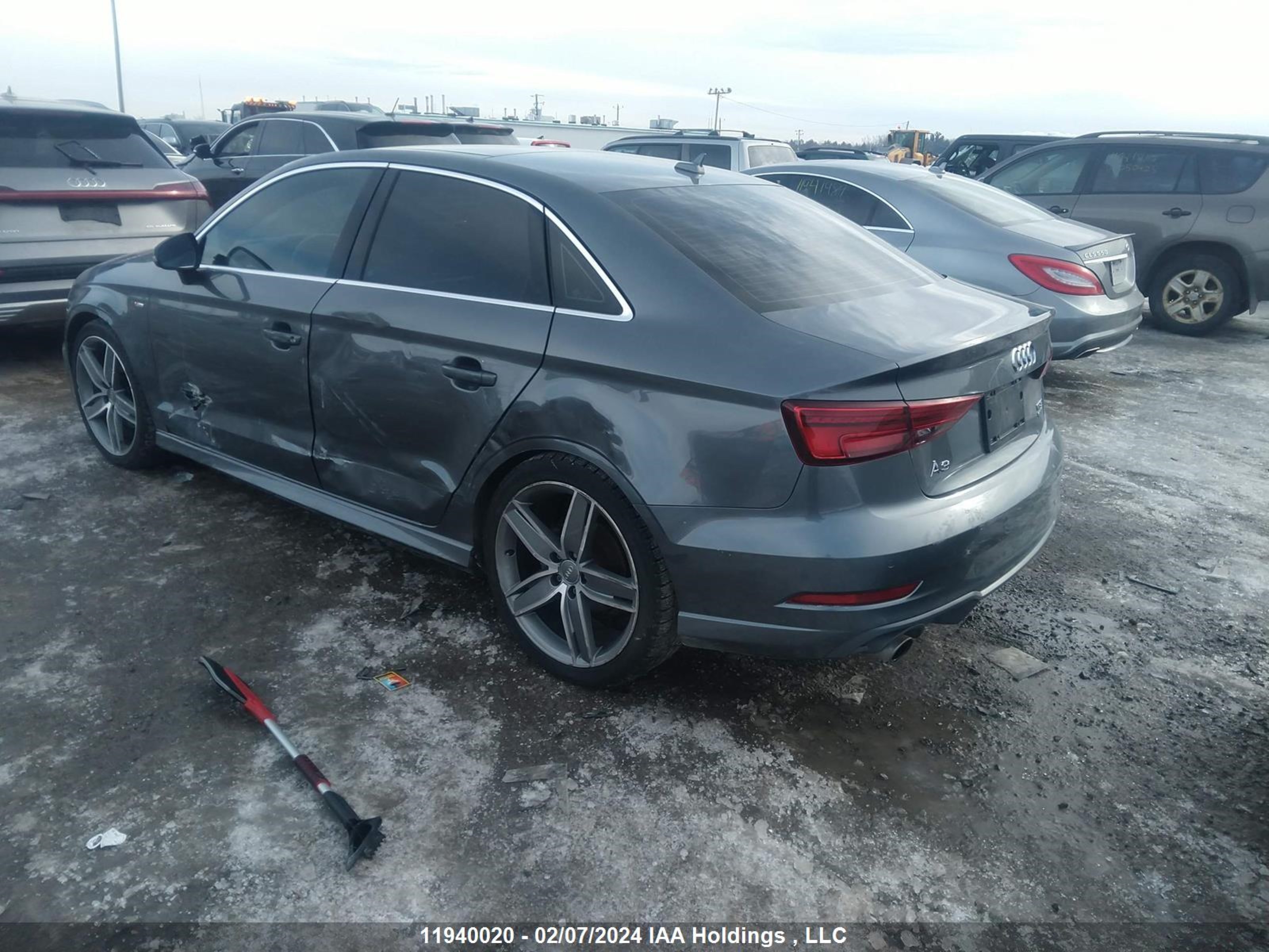 Photo 2 VIN: WAUJ8GFF5J1069969 - AUDI A3 