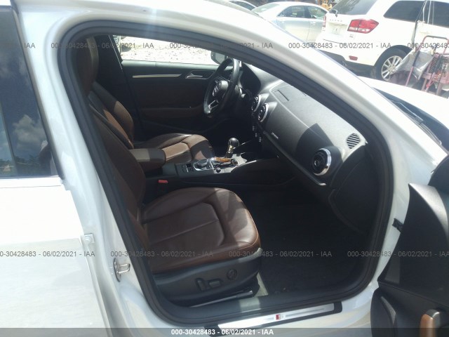 Photo 4 VIN: WAUJ8GFFXH1009678 - AUDI A3 SEDAN 