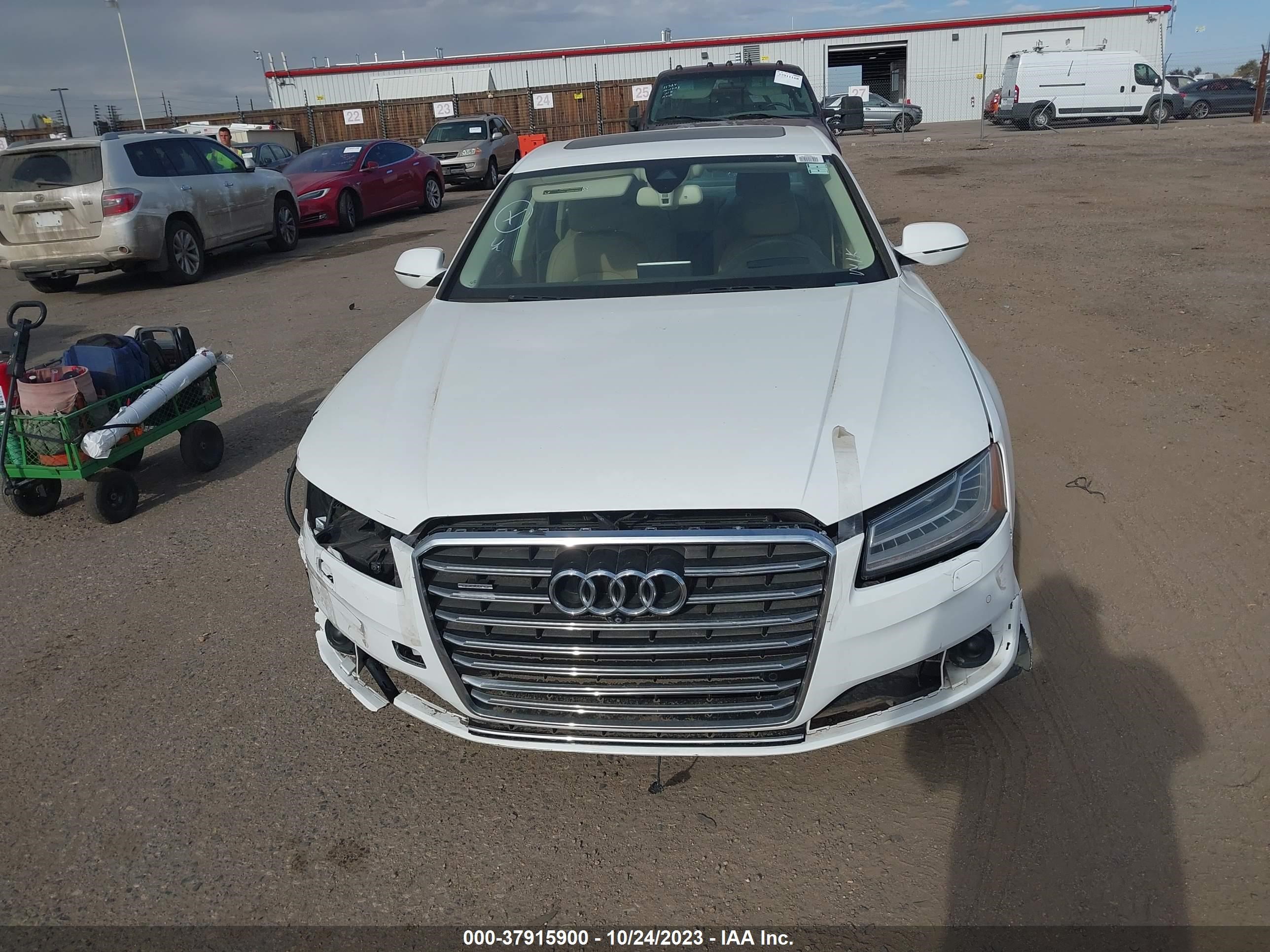 Photo 11 VIN: WAUJGAFD2FN008433 - AUDI A8 