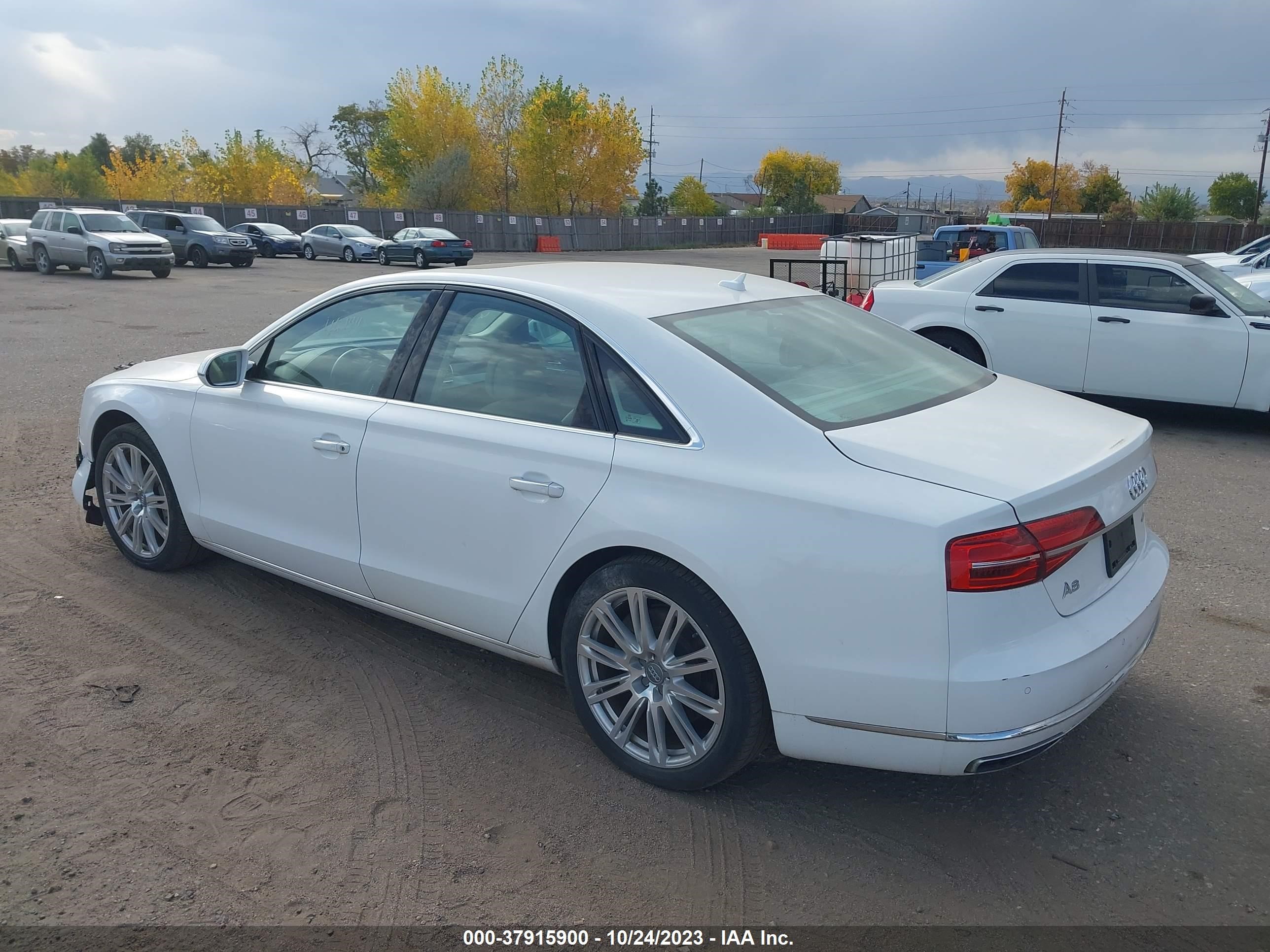 Photo 2 VIN: WAUJGAFD2FN008433 - AUDI A8 