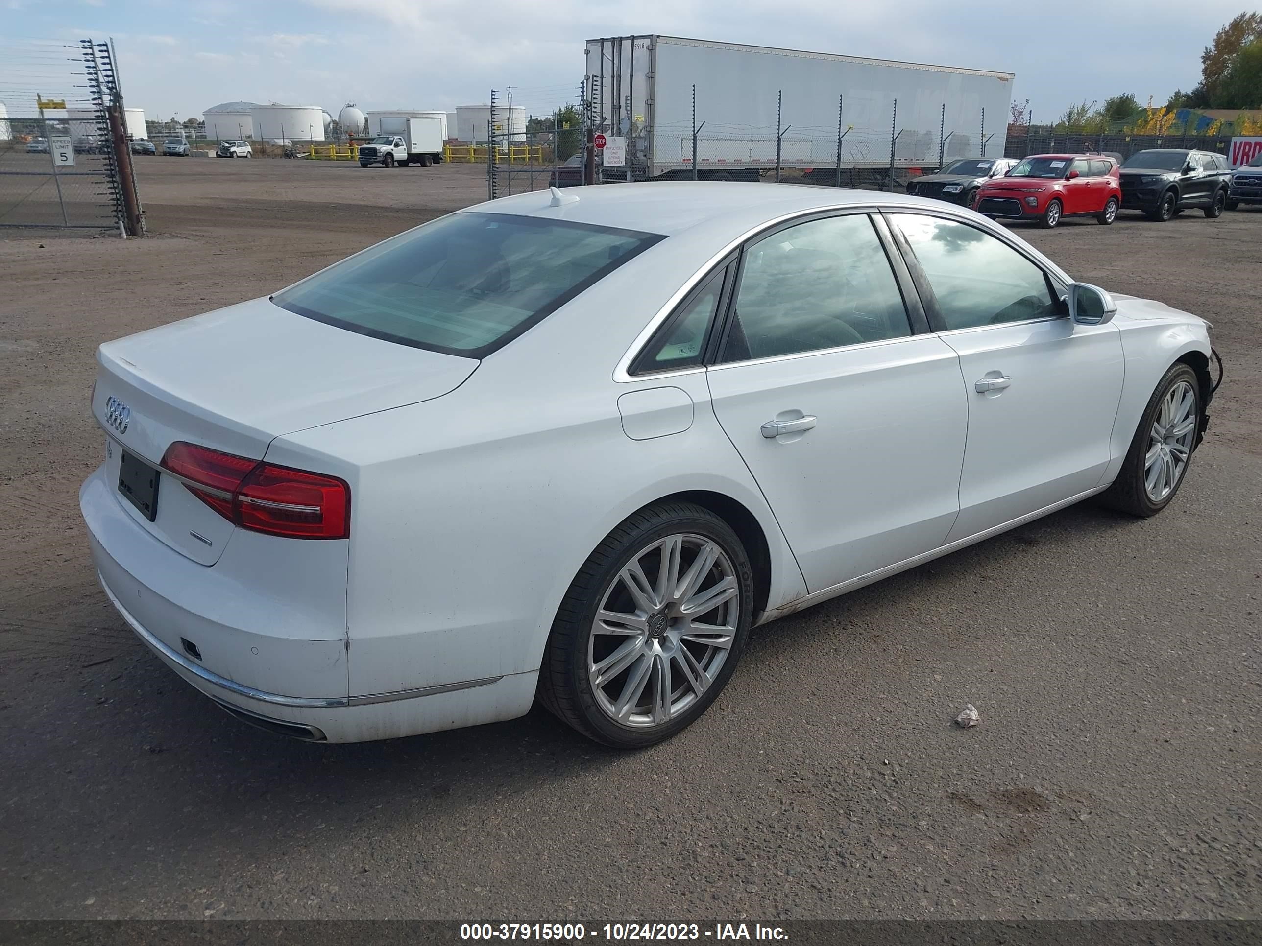 Photo 3 VIN: WAUJGAFD2FN008433 - AUDI A8 