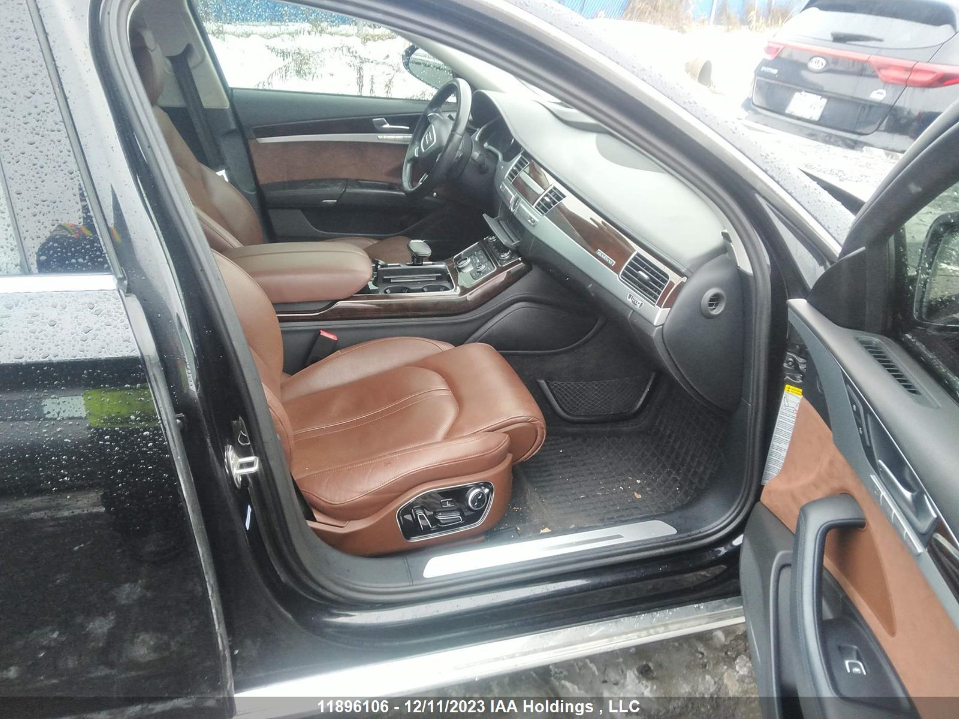 Photo 4 VIN: WAUJMAFD6FN000859 - AUDI A8 