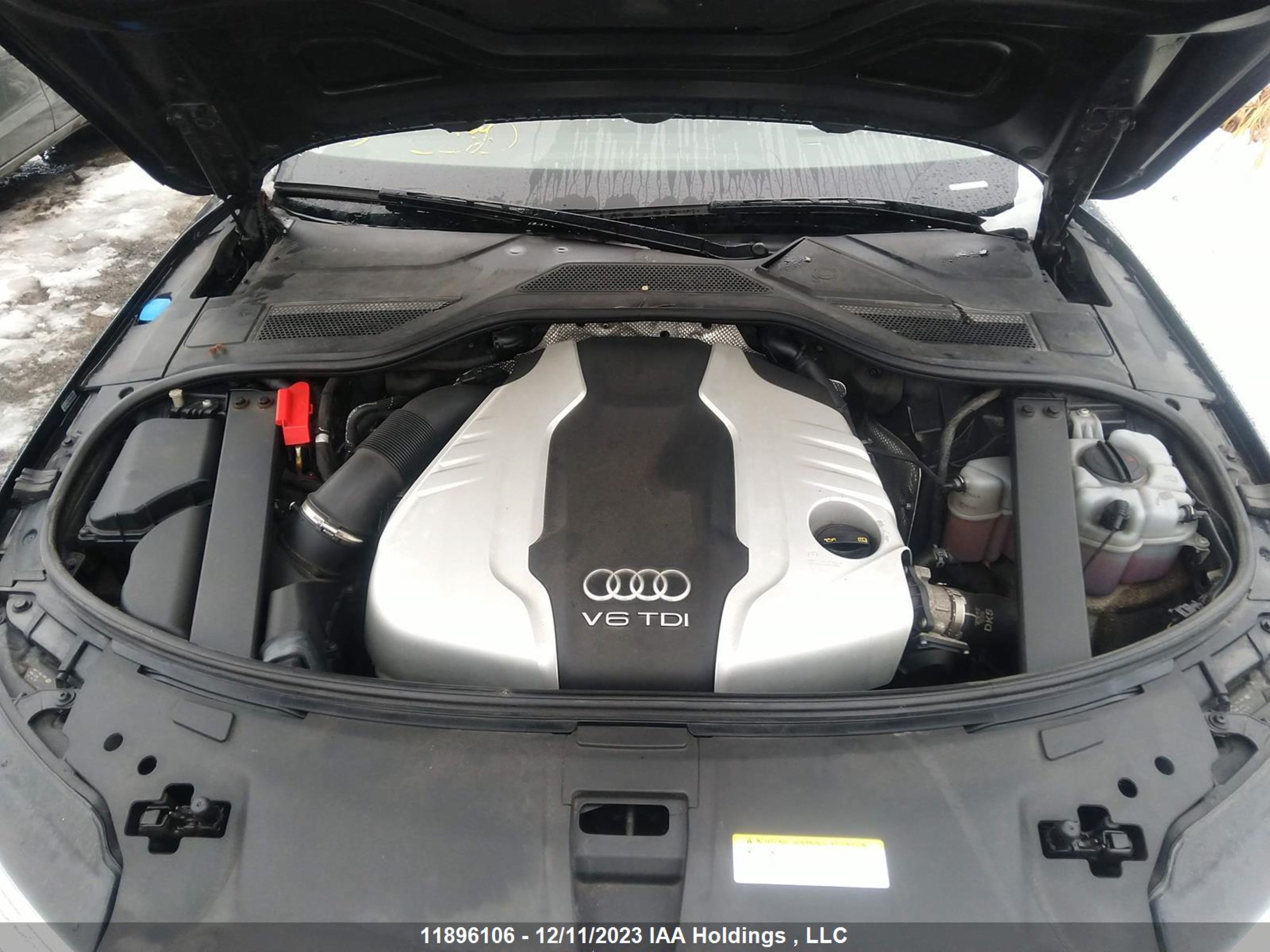 Photo 9 VIN: WAUJMAFD6FN000859 - AUDI A8 