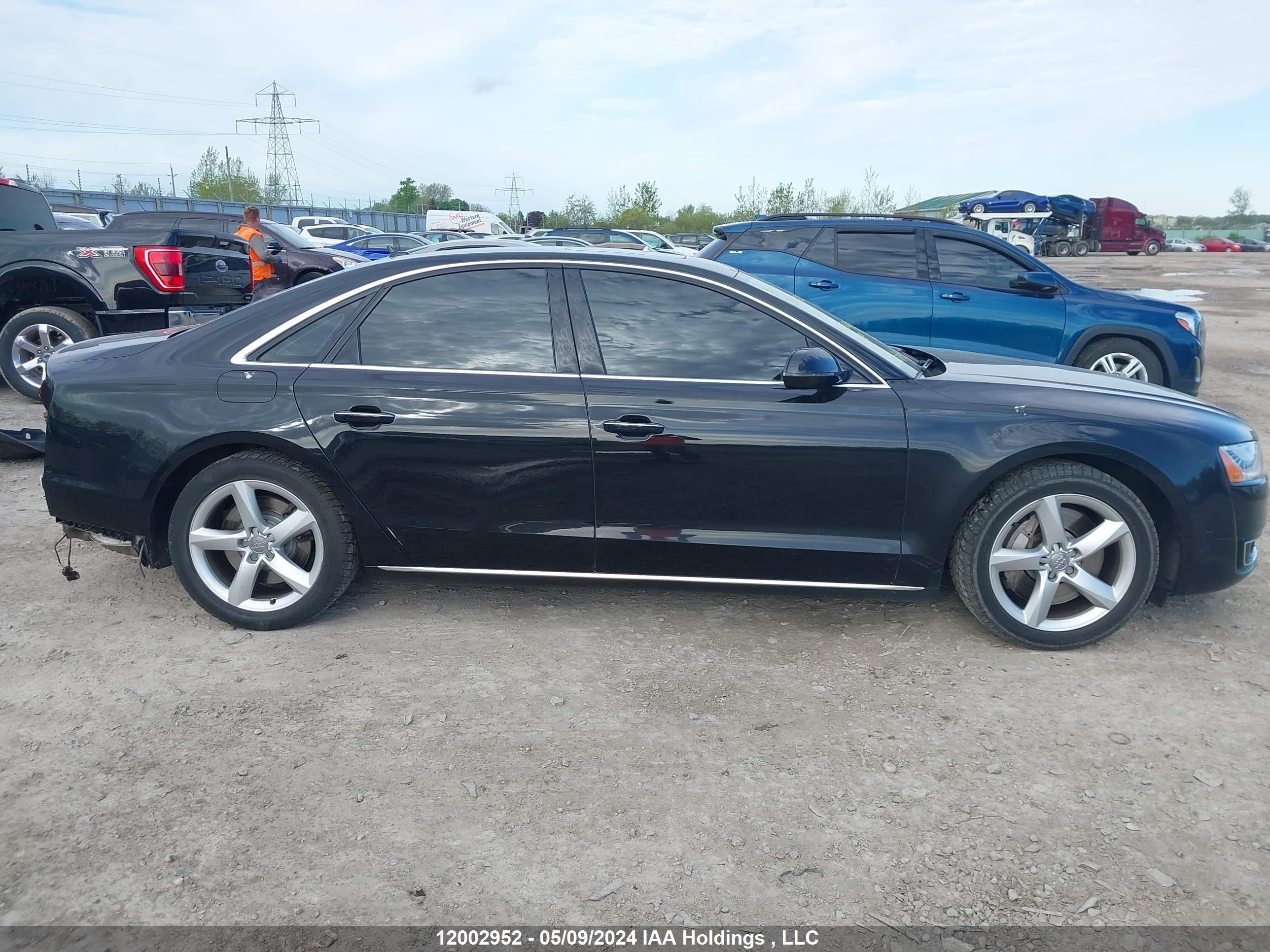 Photo 13 VIN: WAUJRAFD1GN007561 - AUDI A8 