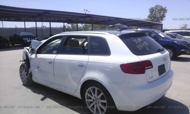 Photo 2 VIN: WAUKEAFM1CA060665 - AUDI A3 