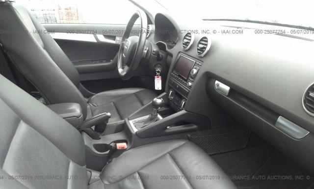 Photo 4 VIN: WAUKEAFM3DA028267 - AUDI A3 