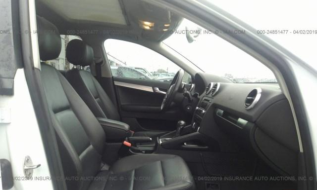 Photo 4 VIN: WAUKEAFM7AA085549 - AUDI A3 