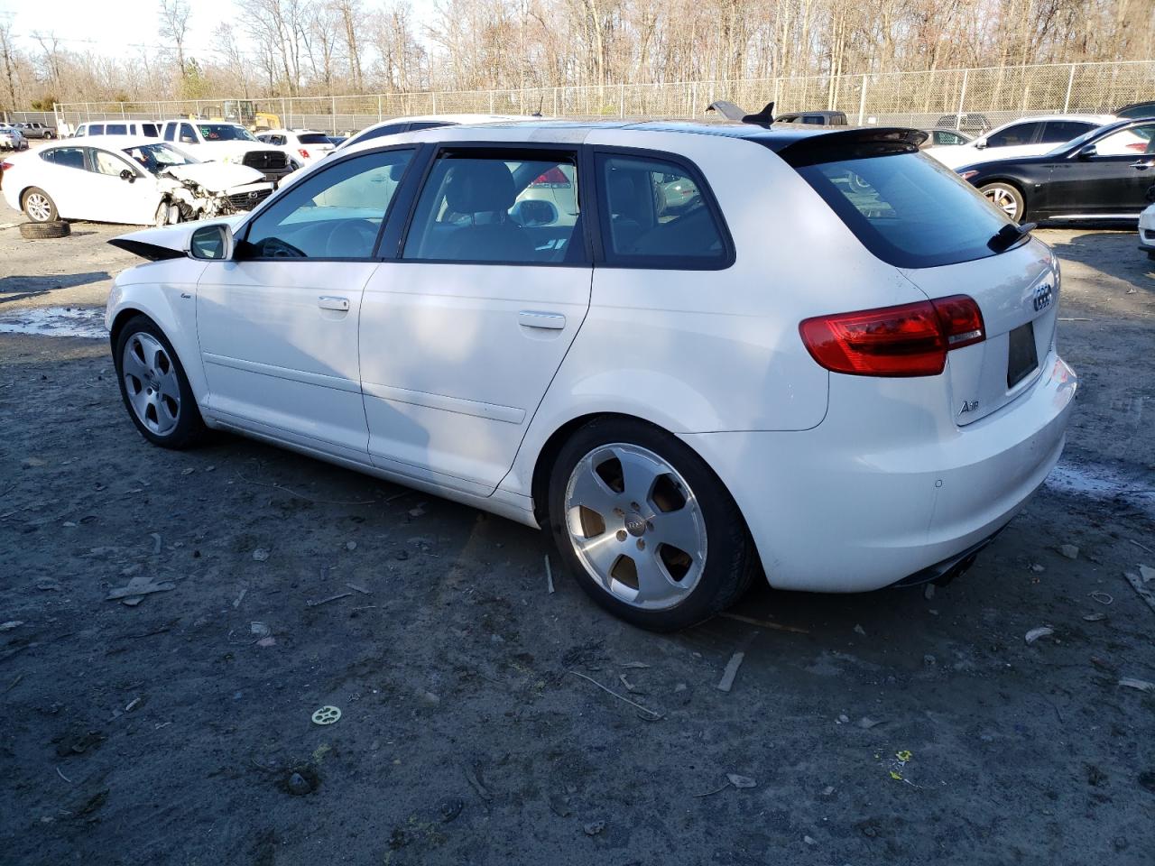 Photo 1 VIN: WAUKEAFM7CA113918 - AUDI A3 