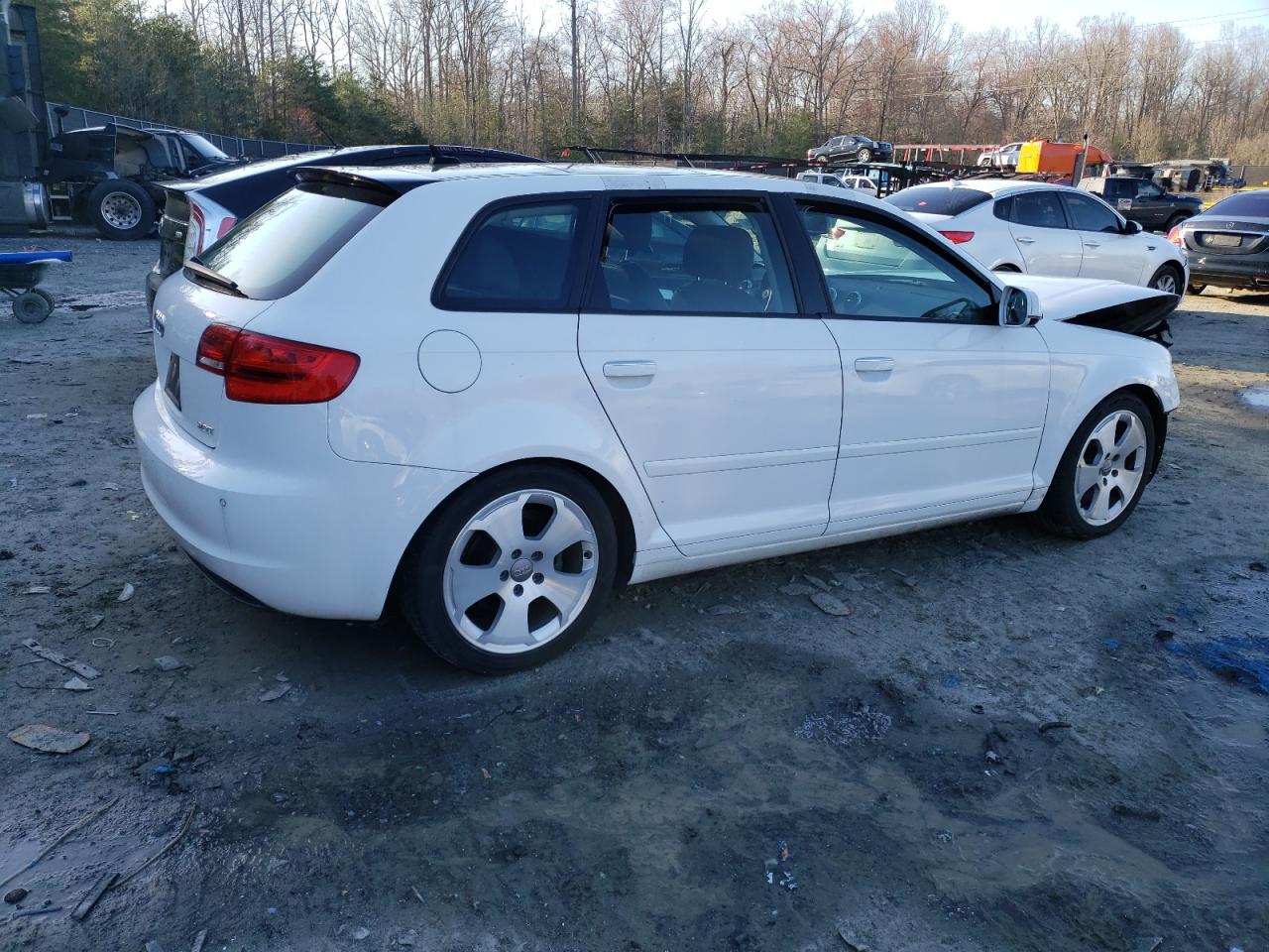 Photo 2 VIN: WAUKEAFM7CA113918 - AUDI A3 