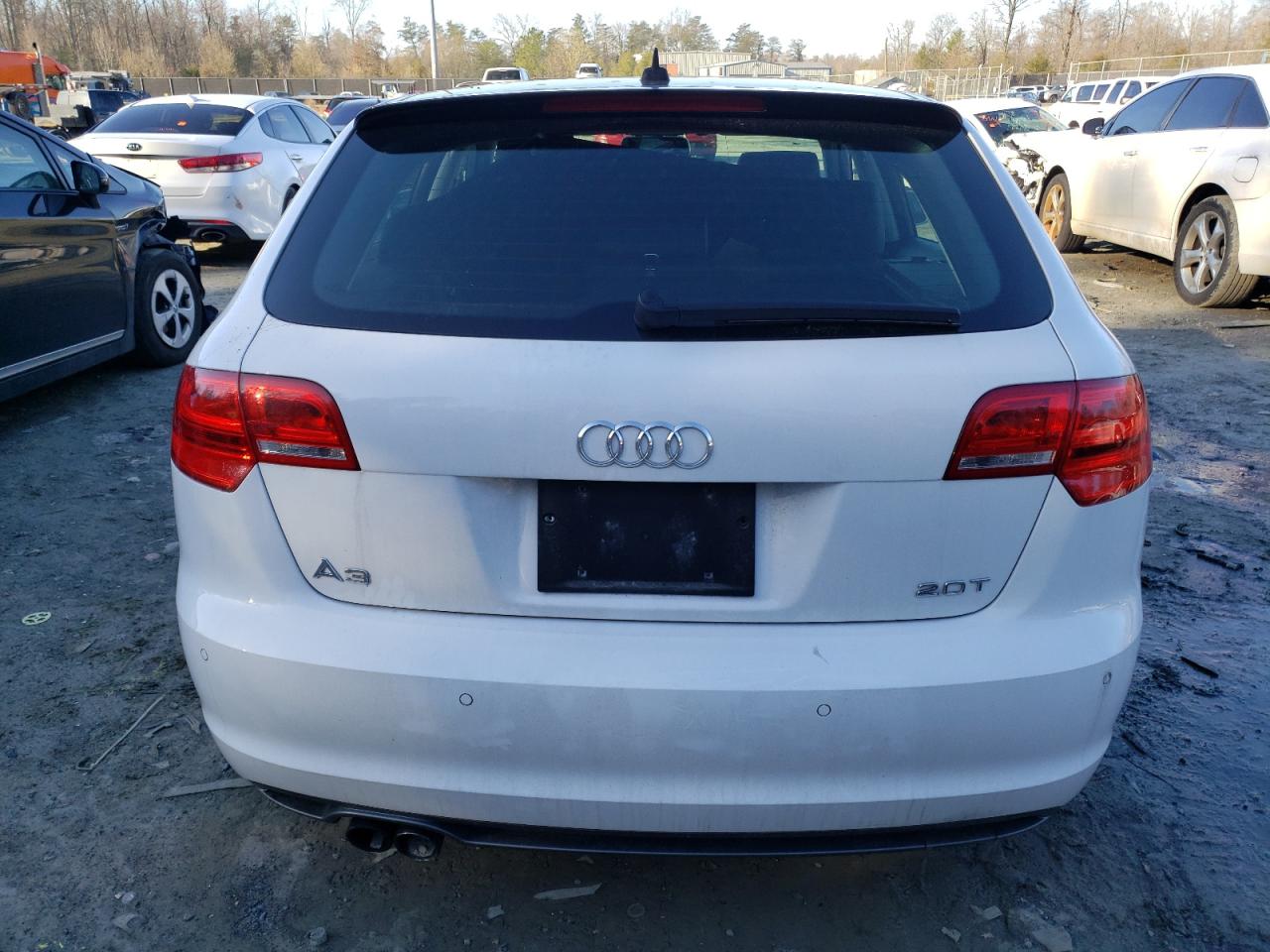 Photo 5 VIN: WAUKEAFM7CA113918 - AUDI A3 