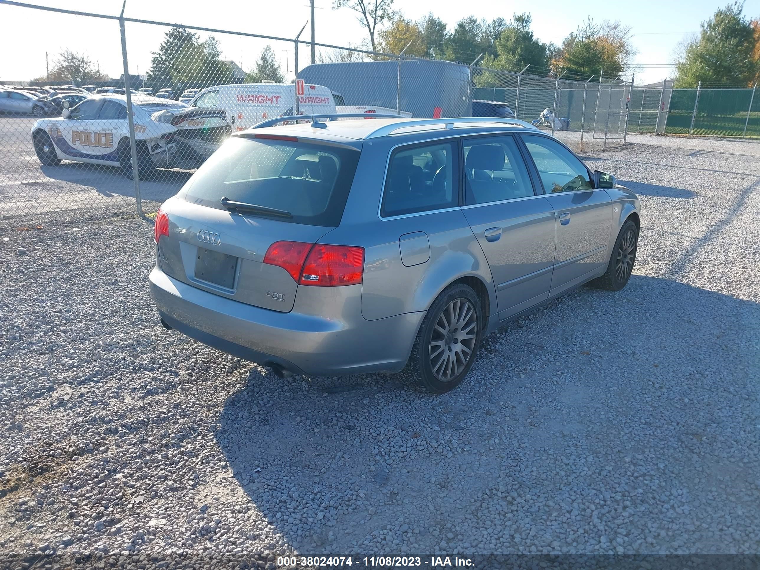 Photo 3 VIN: WAUKF78E57A229114 - AUDI A4 