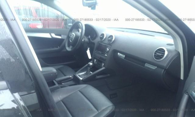 Photo 4 VIN: WAUKFAFM2CA007552 - AUDI A3 