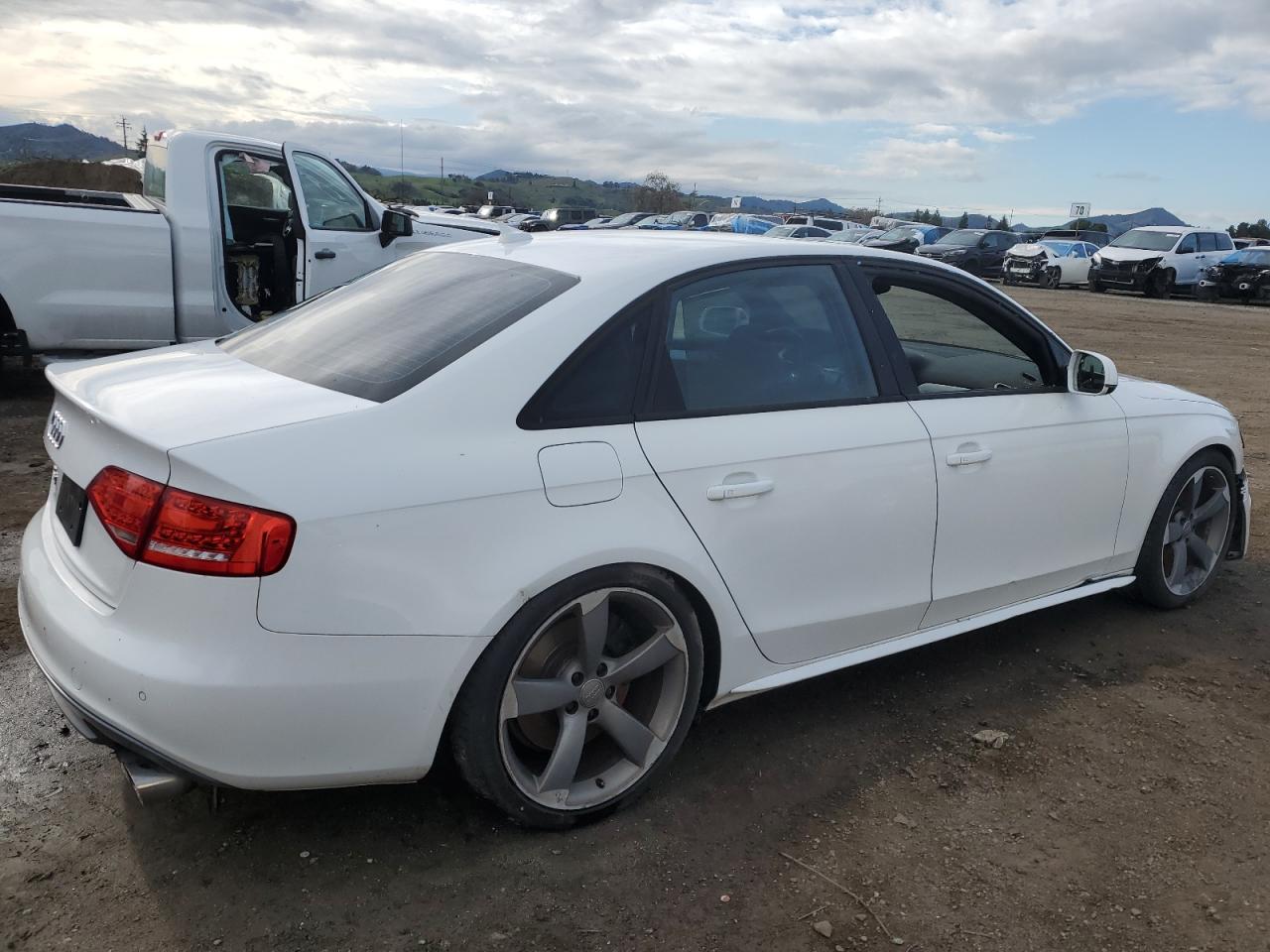 Photo 2 VIN: WAUKGAFL9CA032159 - AUDI RS4 