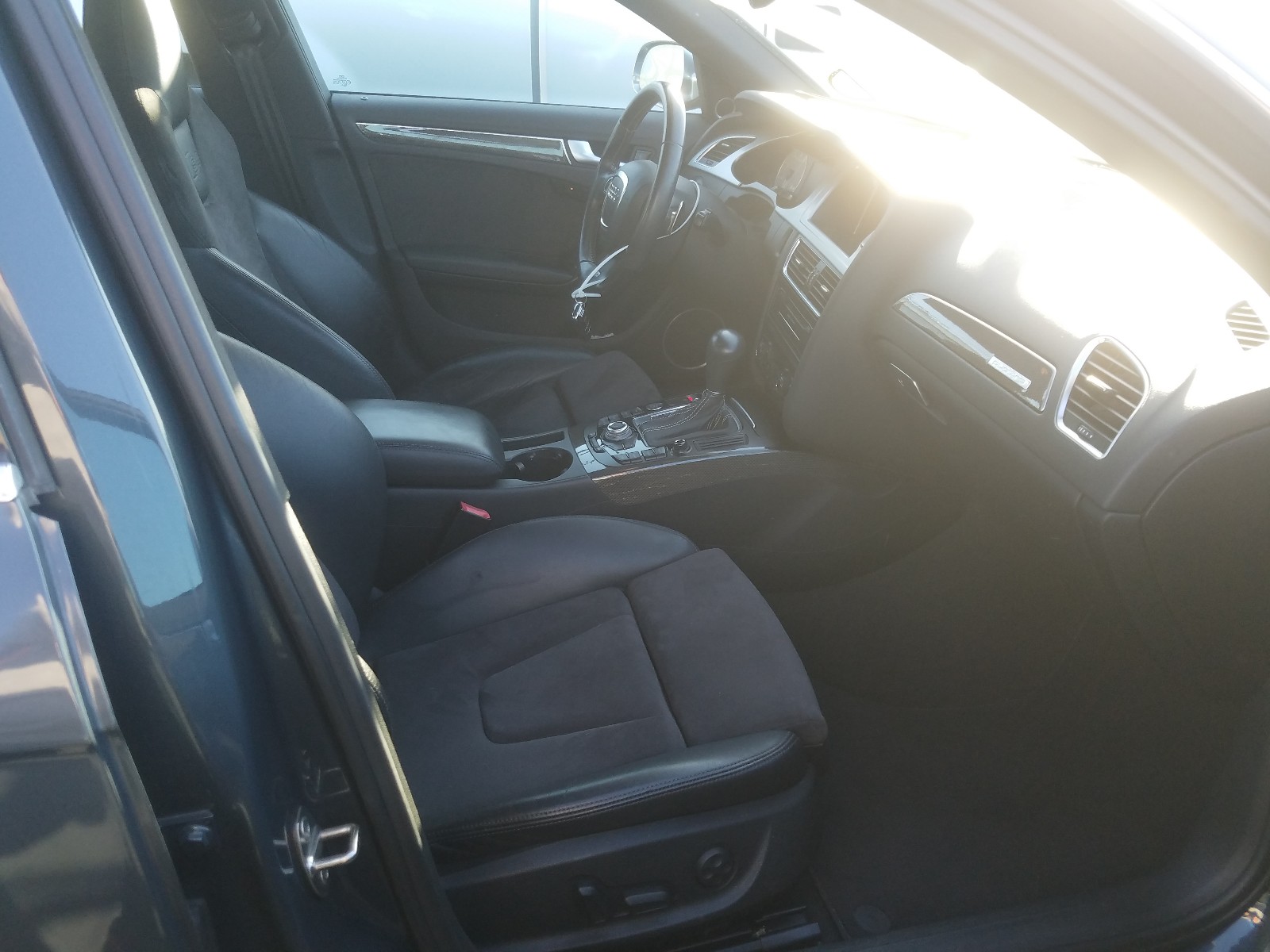 Photo 4 VIN: WAUKGAFLXAA080671 - AUDI S4 PRESTIG 