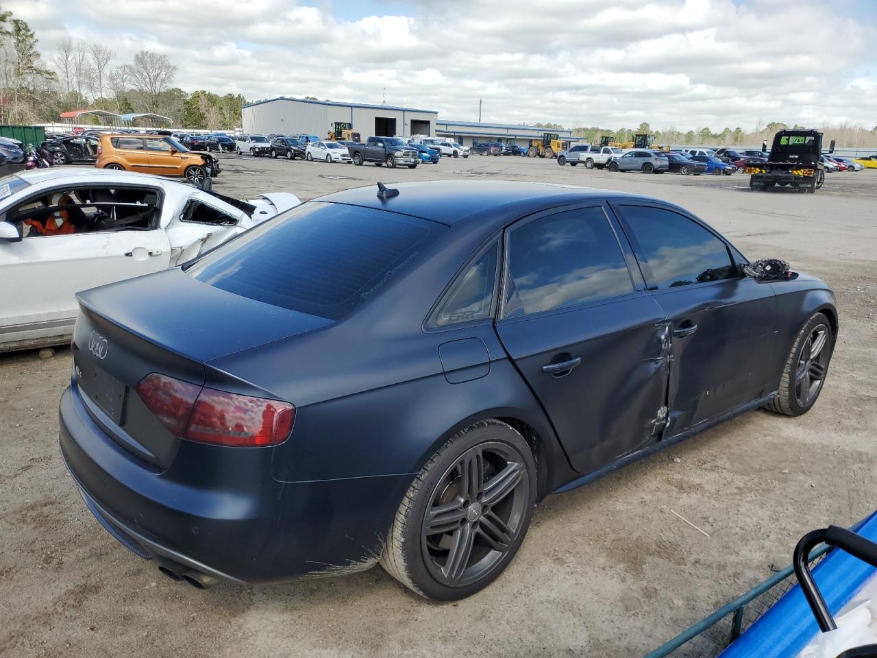 Photo 2 VIN: WAUKGAFLXBA043363 - AUDI RS4 