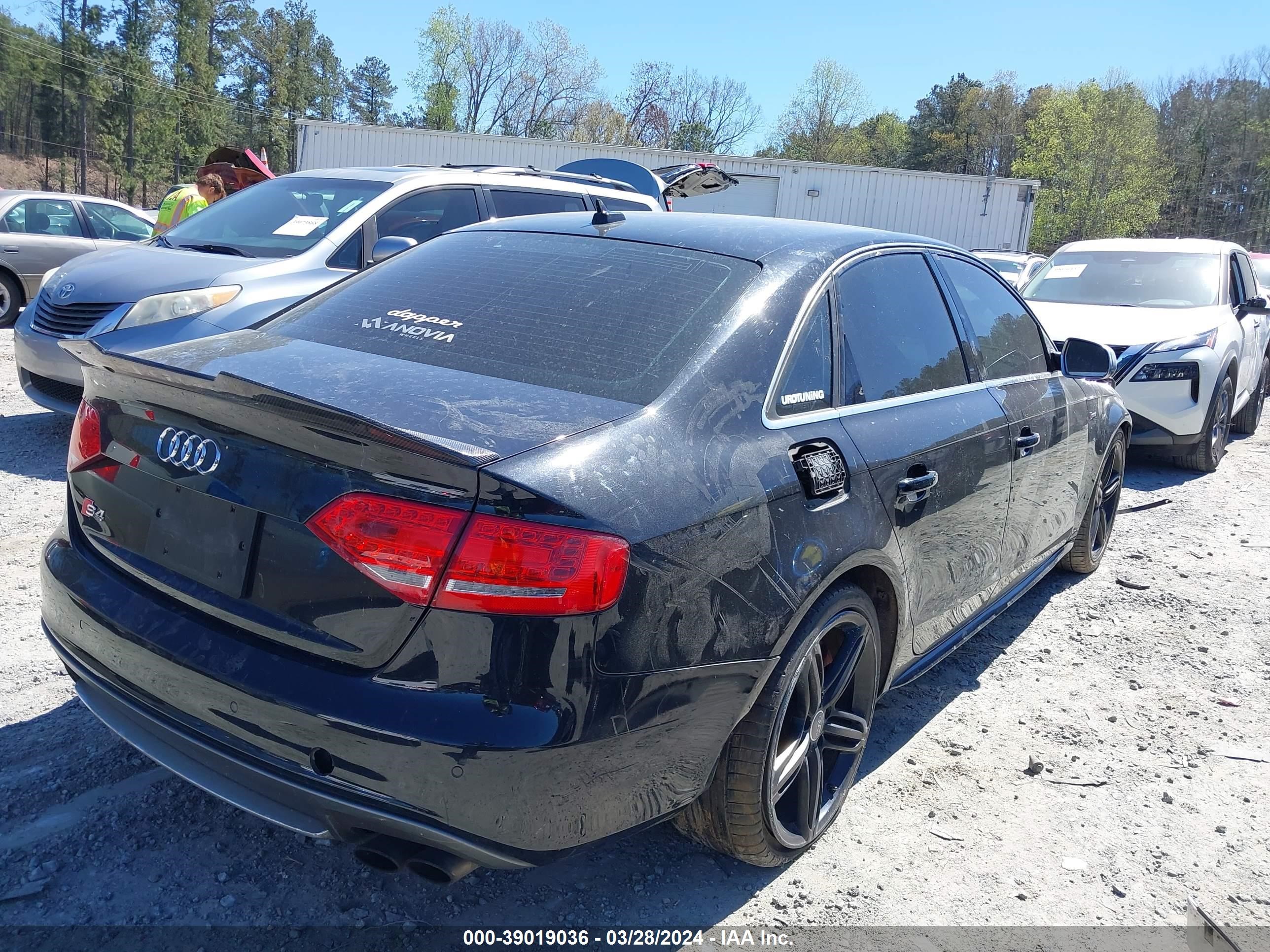 Photo 3 VIN: WAUKGAFLXCA096906 - AUDI S4 