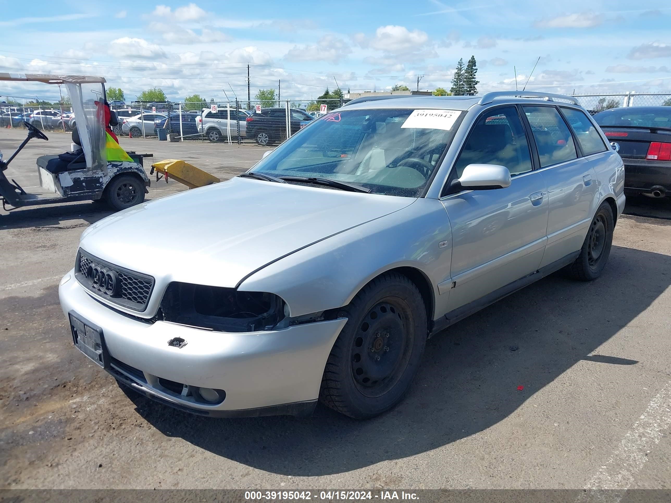 Photo 1 VIN: WAUKH28DXYA046670 - AUDI A4 