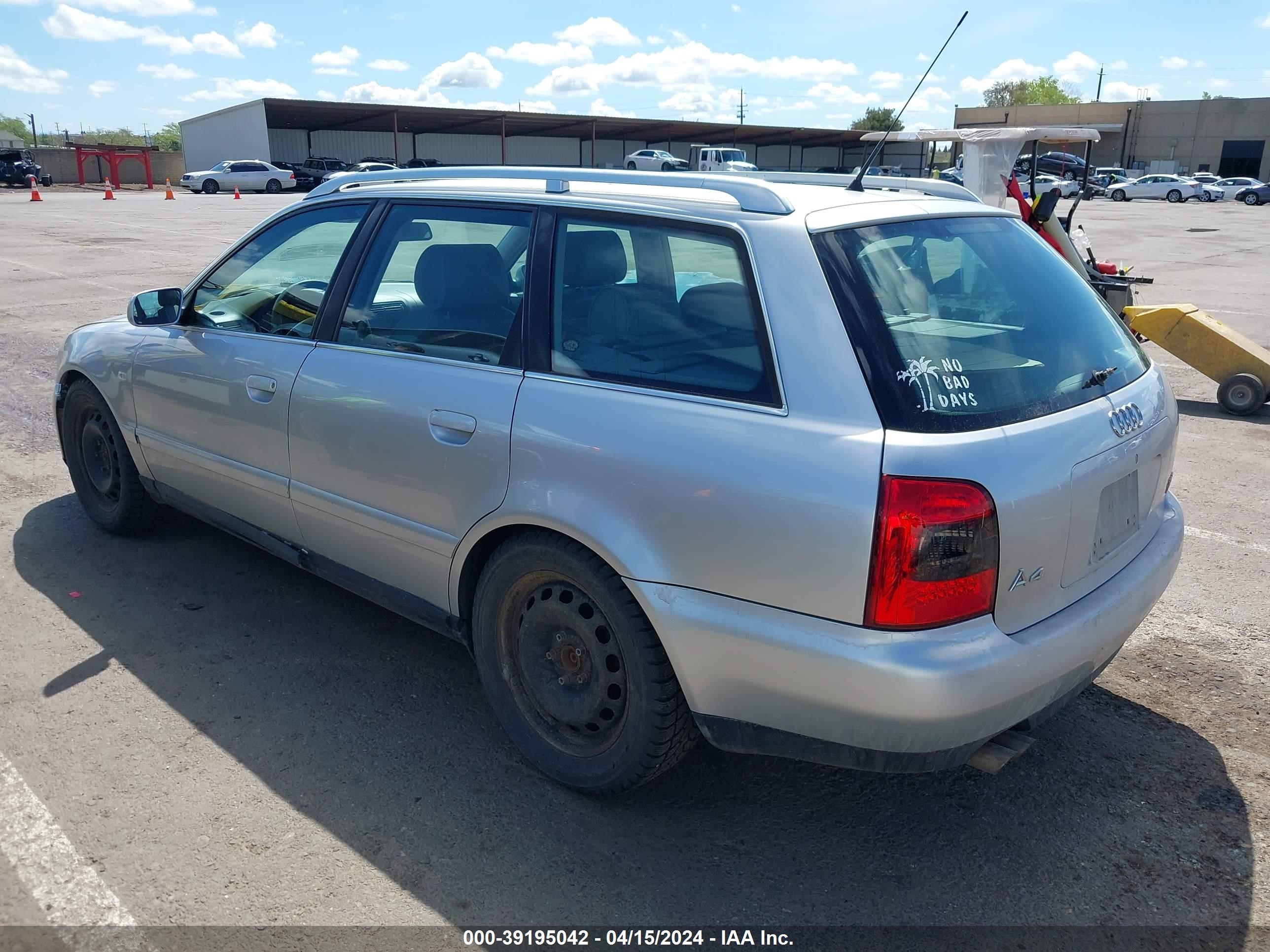 Photo 2 VIN: WAUKH28DXYA046670 - AUDI A4 