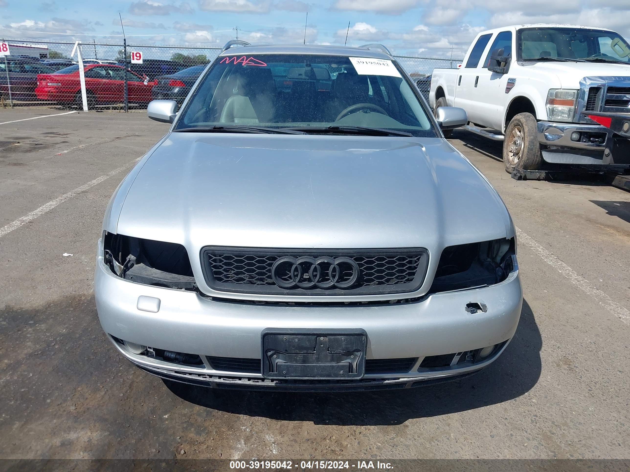 Photo 5 VIN: WAUKH28DXYA046670 - AUDI A4 