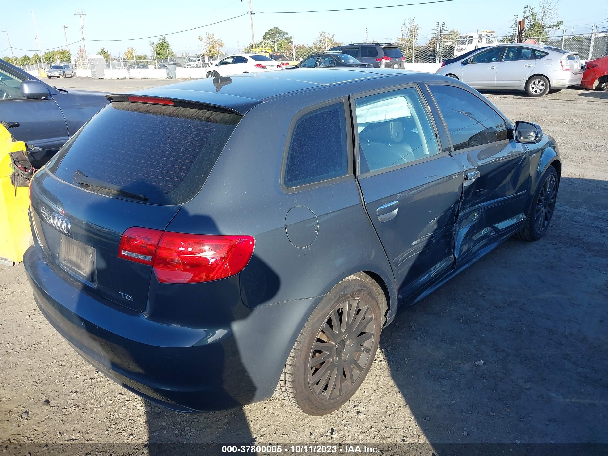 Photo 3 VIN: WAUKJAFM1DA011933 - AUDI A3 