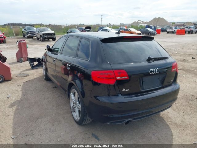 Photo 2 VIN: WAUKJAFM2DA015800 - AUDI A3 