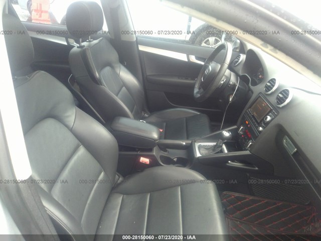 Photo 4 VIN: WAUKJAFM3BA029136 - AUDI A3 