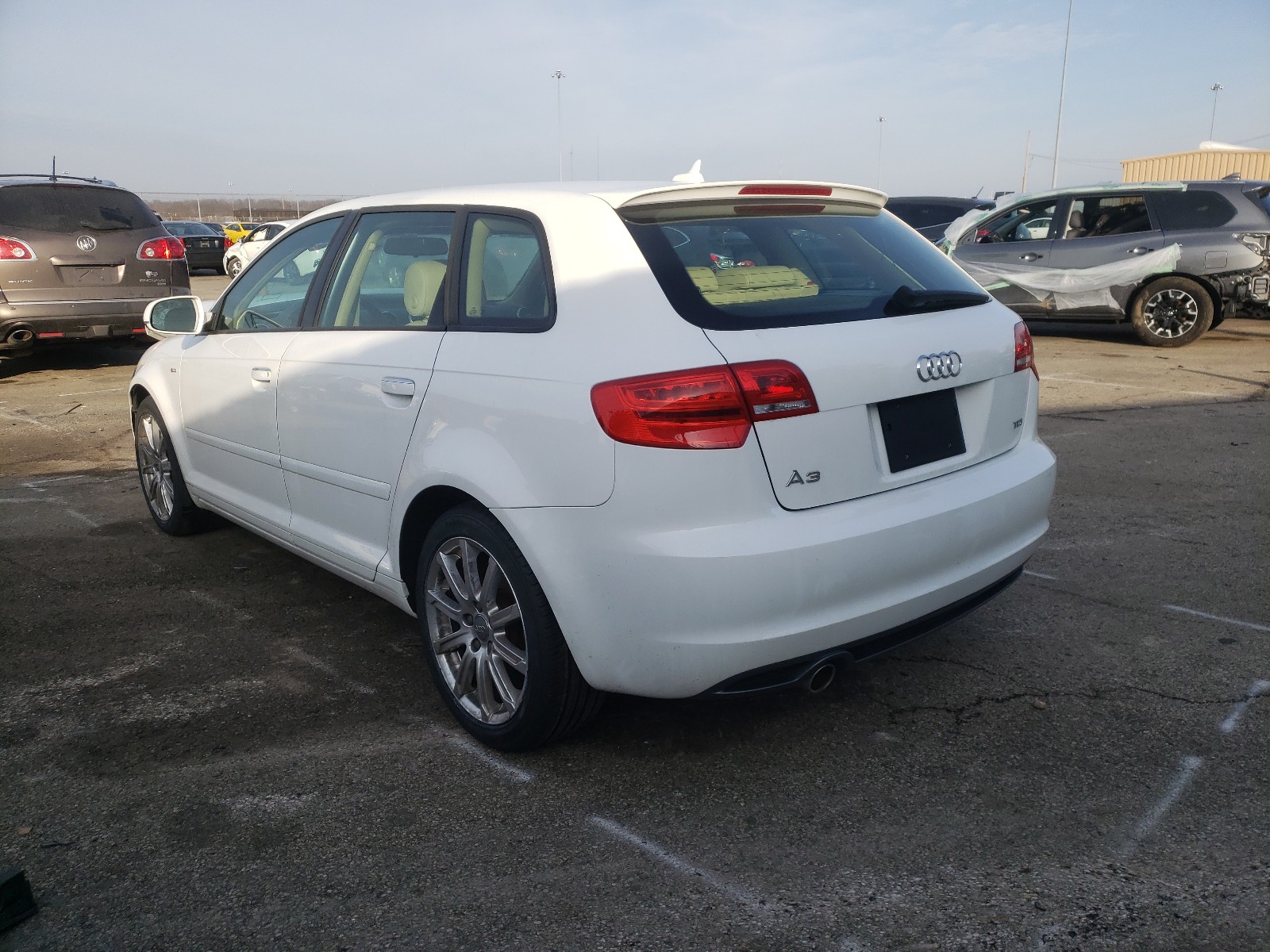 Photo 2 VIN: WAUKJAFM3BA159577 - AUDI A3 