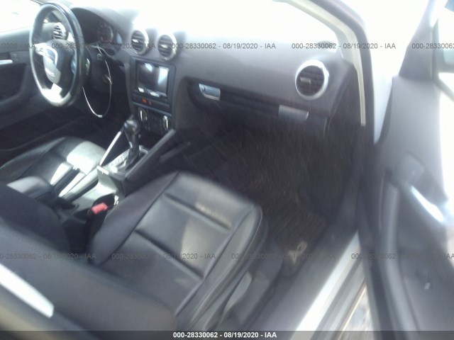 Photo 4 VIN: WAUKJAFM8AA057299 - AUDI A3 