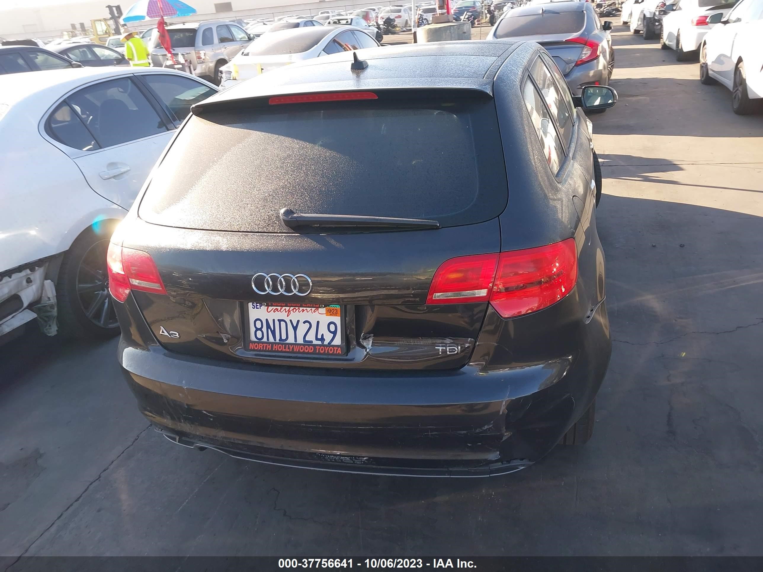 Photo 16 VIN: WAUKJAFM9BA022756 - AUDI A3 