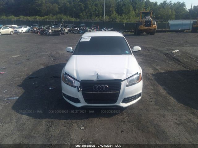 Photo 5 VIN: WAUKJAFM9CA061607 - AUDI A3 