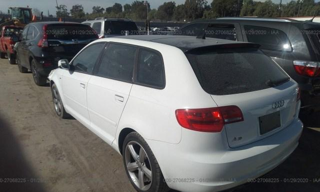 Photo 2 VIN: WAUKJAFM9CA163750 - AUDI A3 