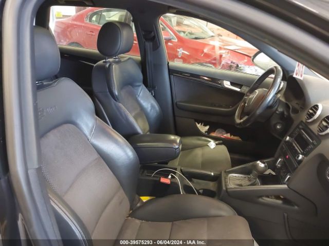 Photo 4 VIN: WAUKJBFM5BA158159 - AUDI A3 