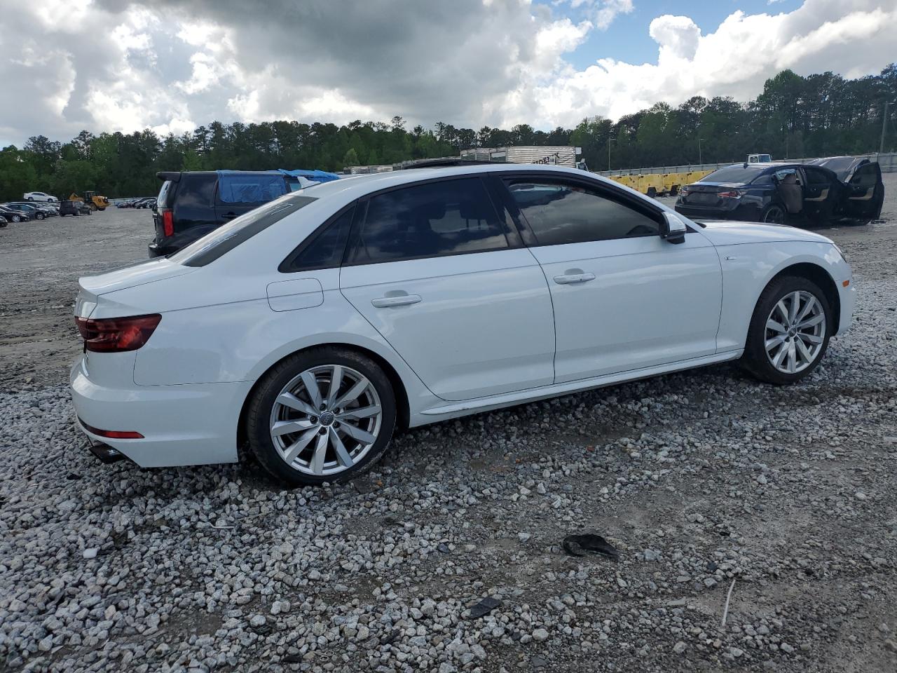 Photo 2 VIN: WAUKMAF40JN001597 - AUDI A4 