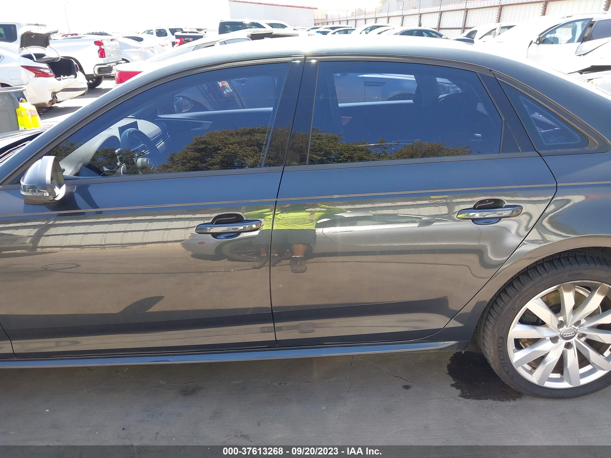 Photo 14 VIN: WAUKMAF44JA128263 - AUDI A4 