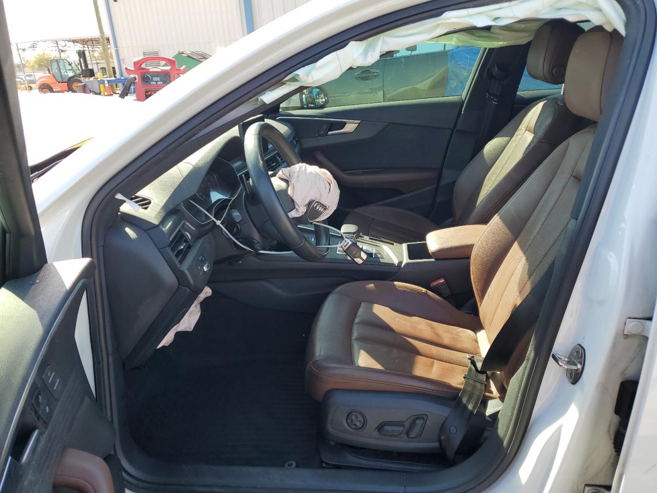 Photo 6 VIN: WAUKMAF44JN013493 - AUDI A4 