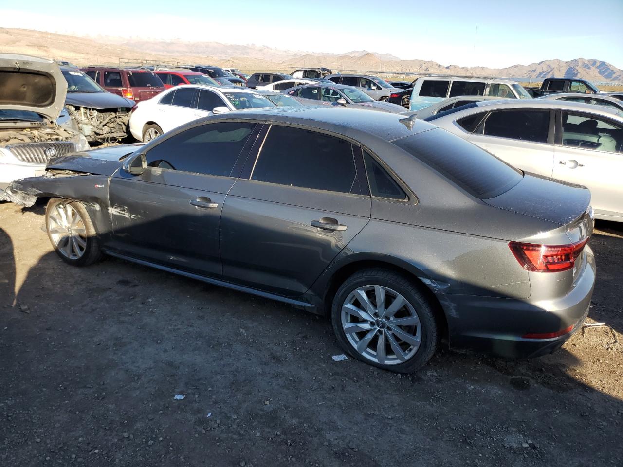 Photo 1 VIN: WAUKMAF46JA112288 - AUDI A4 