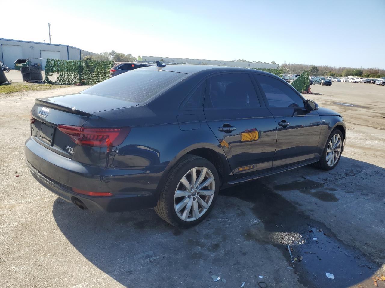 Photo 2 VIN: WAUKMAF48JN010564 - AUDI A4 