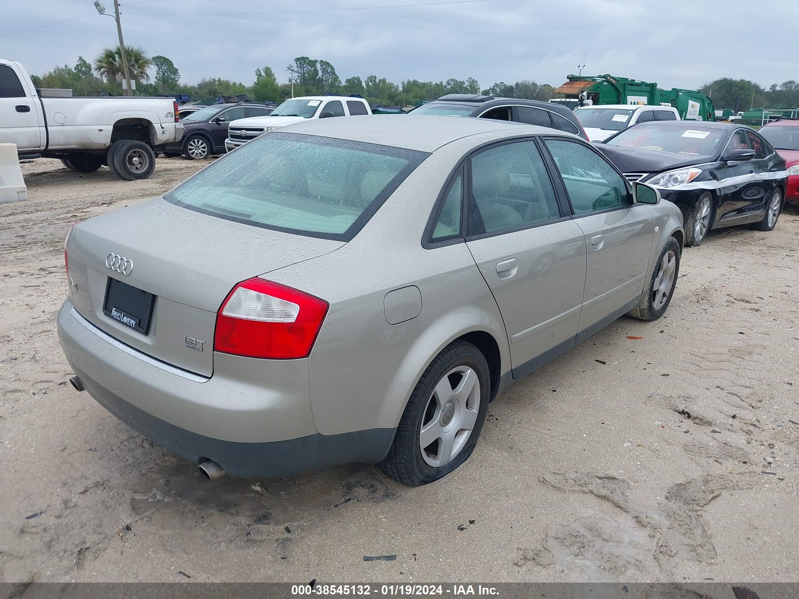 Photo 3 VIN: WAULC68EX2A300503 - AUDI A4 