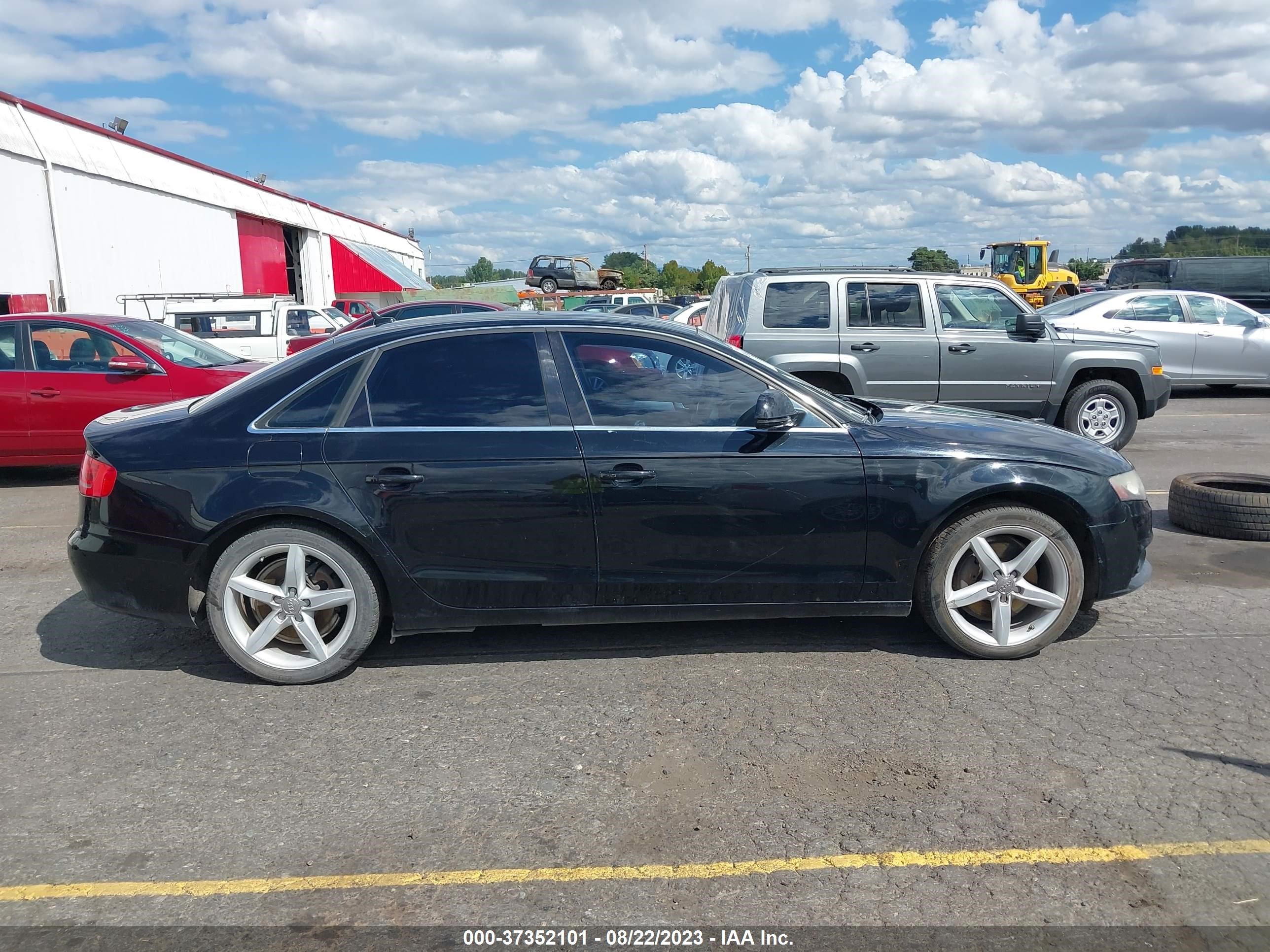 Photo 12 VIN: WAUMF78KX9N038377 - AUDI A4 