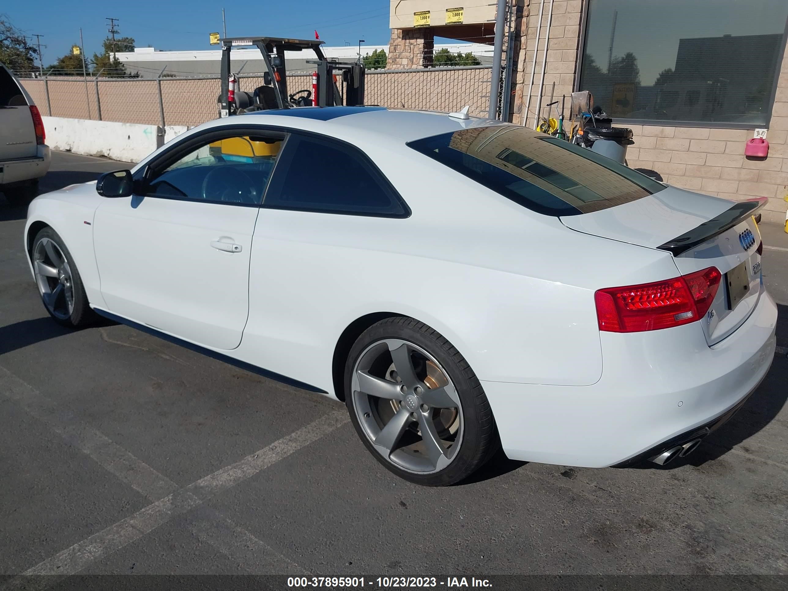 Photo 2 VIN: WAUMFAFR8FA044470 - AUDI A5 