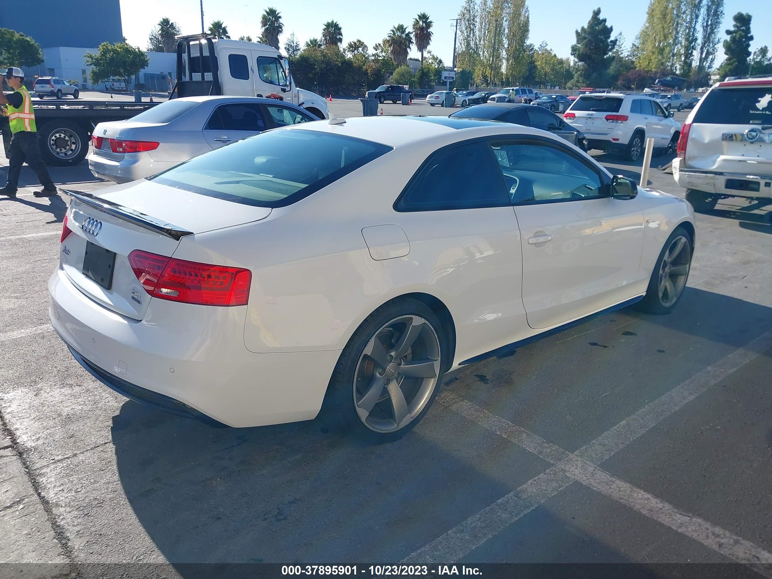 Photo 3 VIN: WAUMFAFR8FA044470 - AUDI A5 