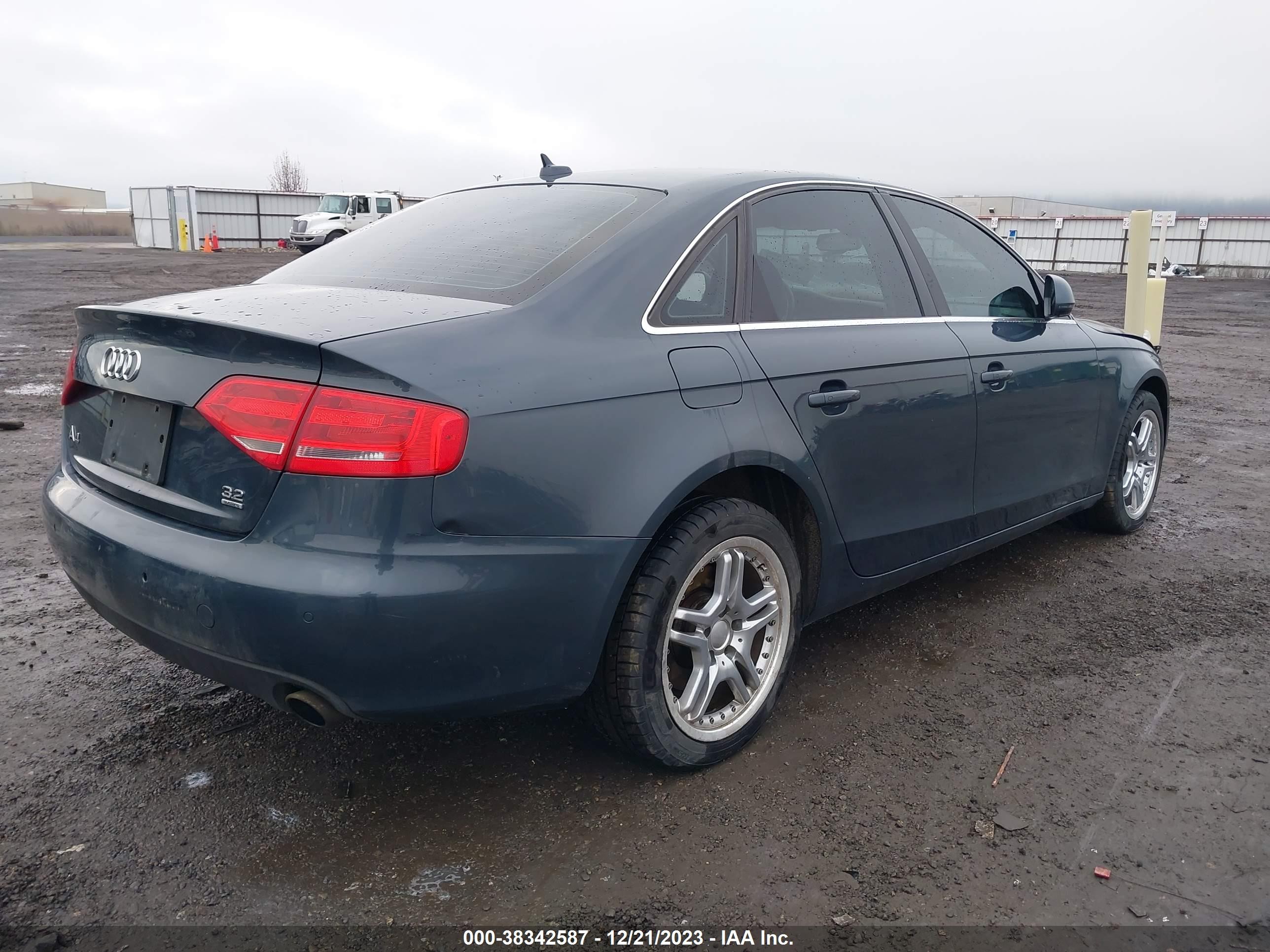 Photo 3 VIN: WAUMK78KX9N049004 - AUDI A4 